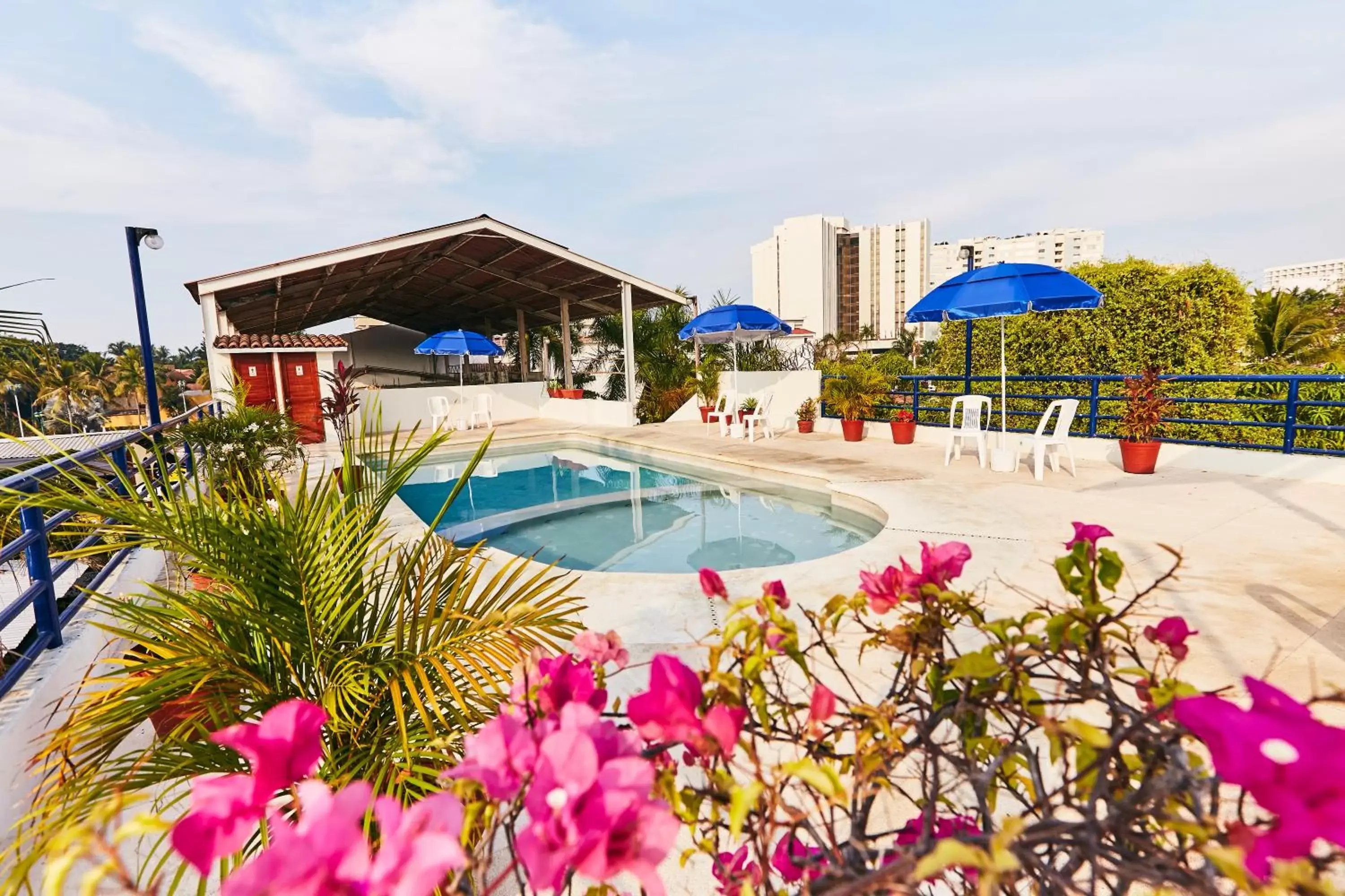 Swimming Pool in Hotel Suites Ixtapa Plaza
