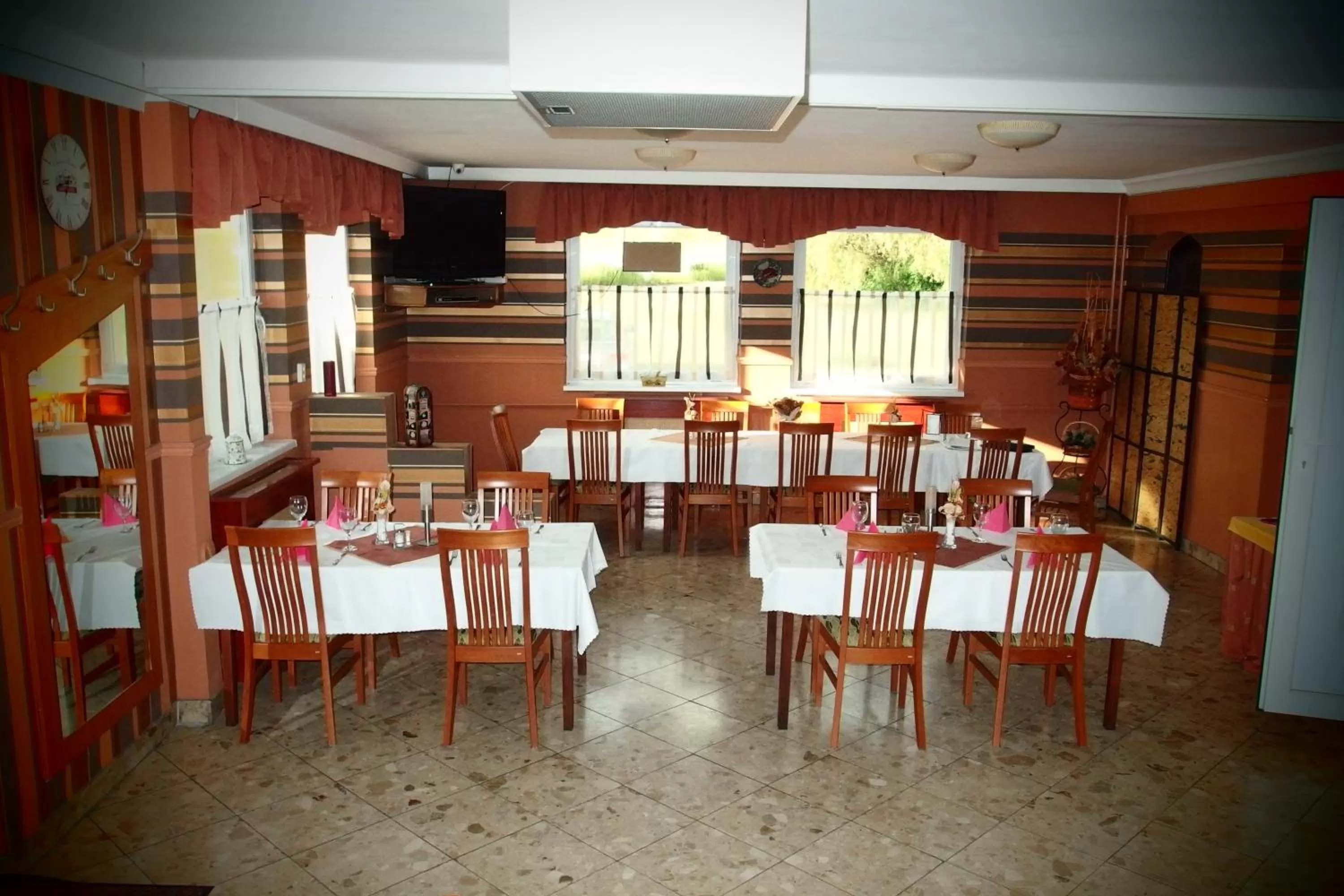 Restaurant/places to eat in Romantik Étterem - Panzió