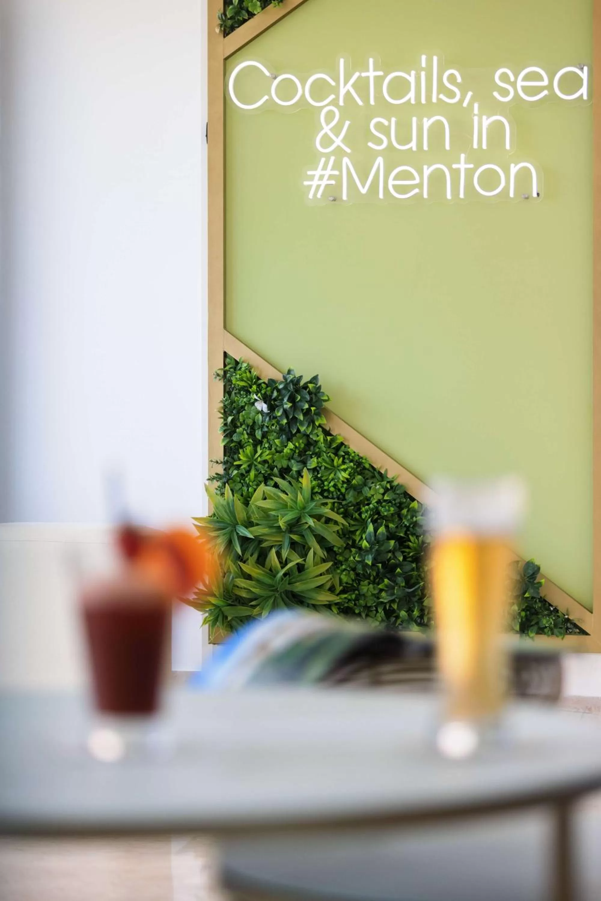 Lounge or bar in Best Western Hotel Mediterranee Menton