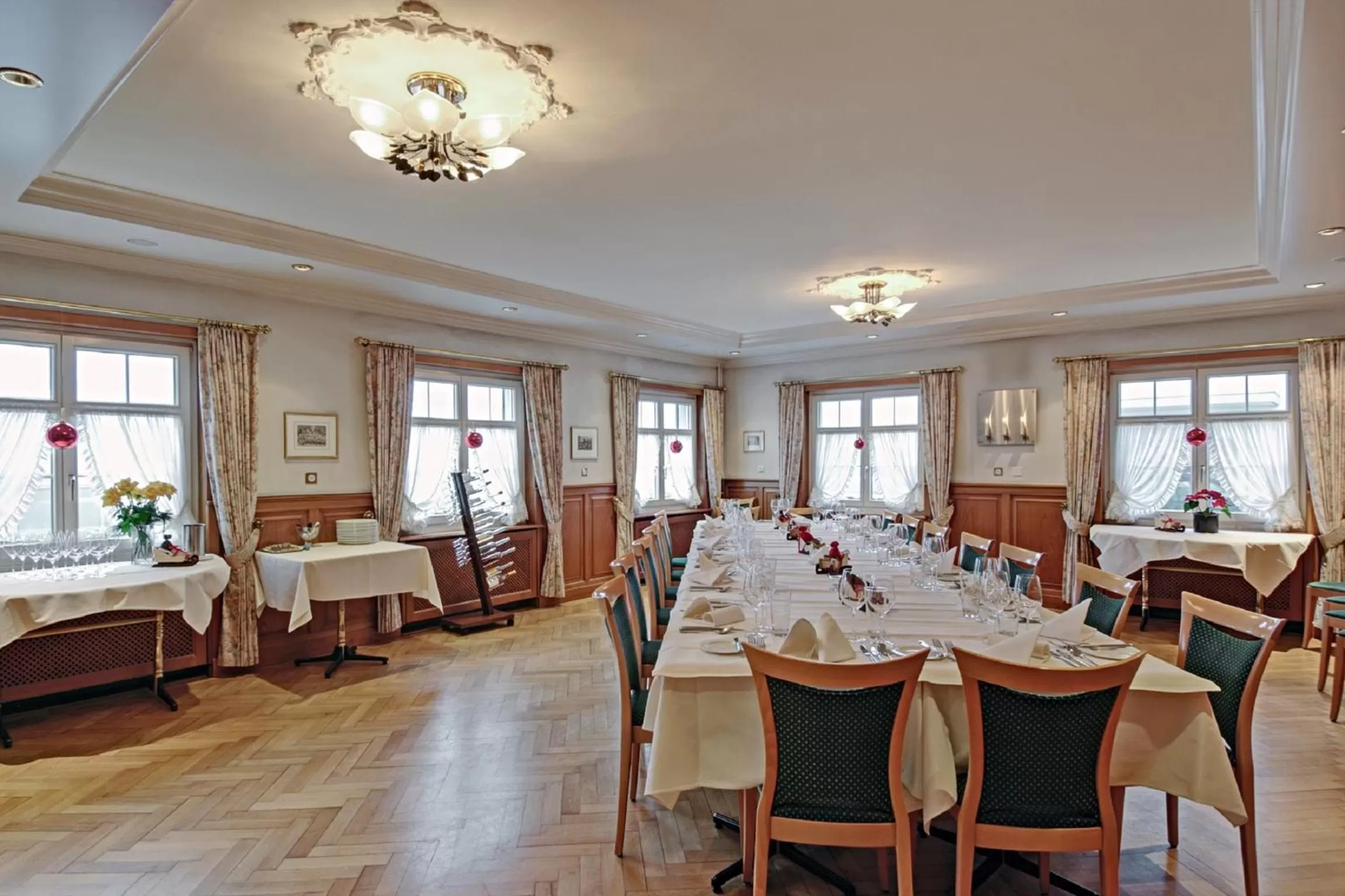 Restaurant/places to eat in Gasthof Eisenbahn