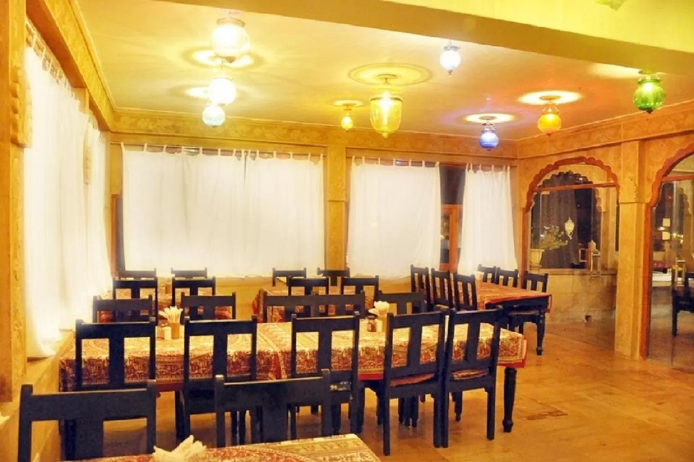 Restaurant/places to eat in Hotel Lal Garh Fort And Palace