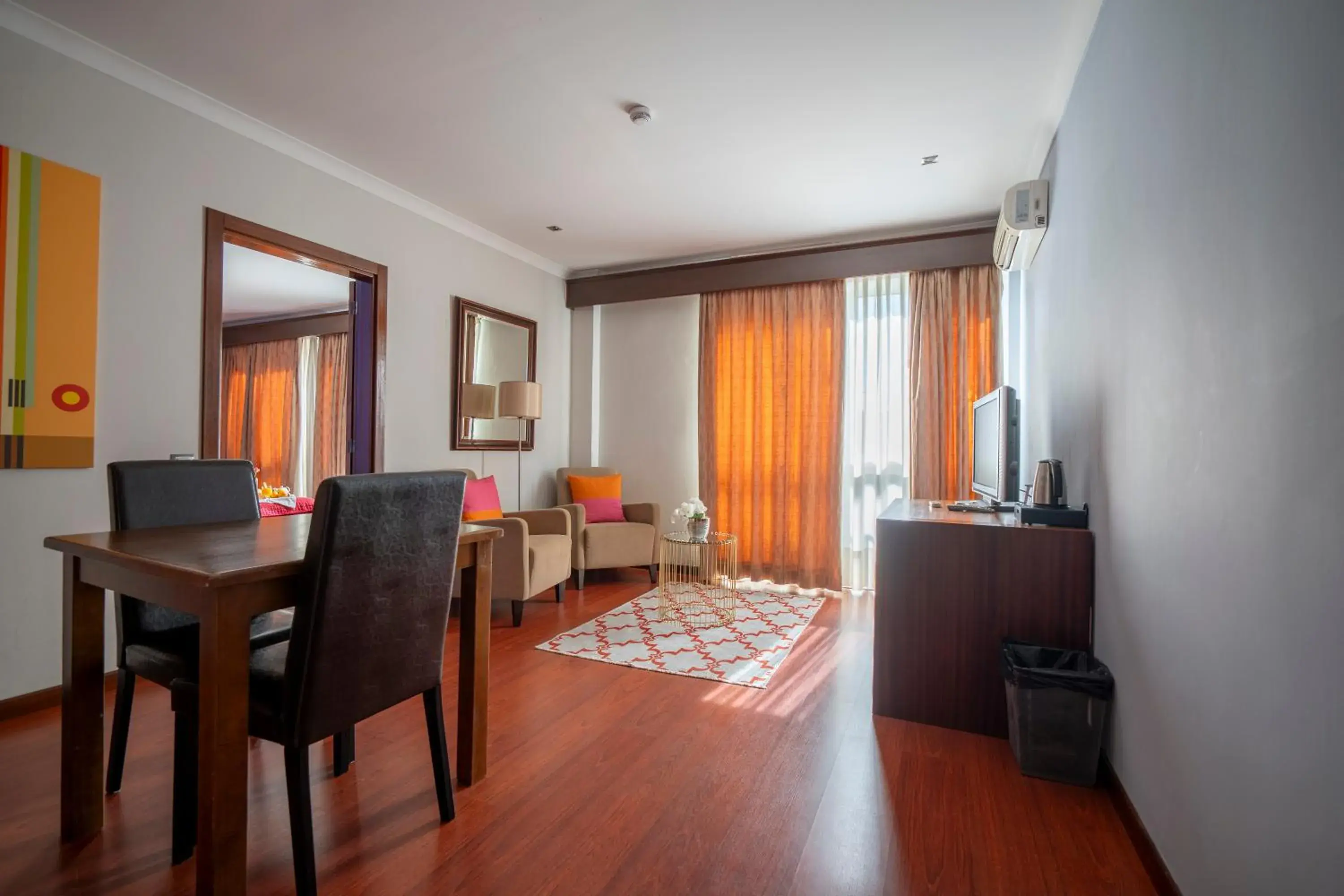 Bedroom, Dining Area in Hotel Onix