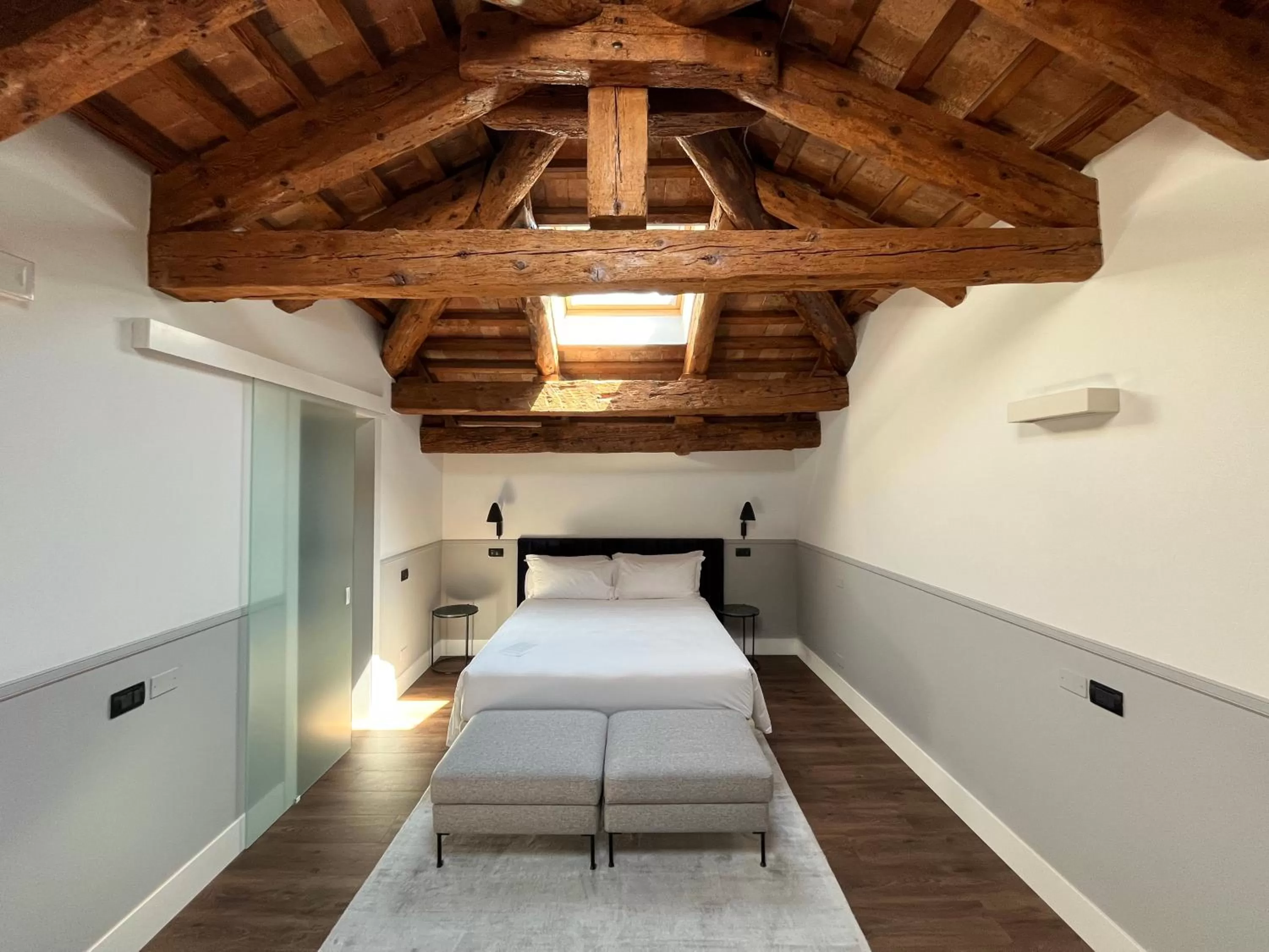 Bedroom, Bed in The Foscarini