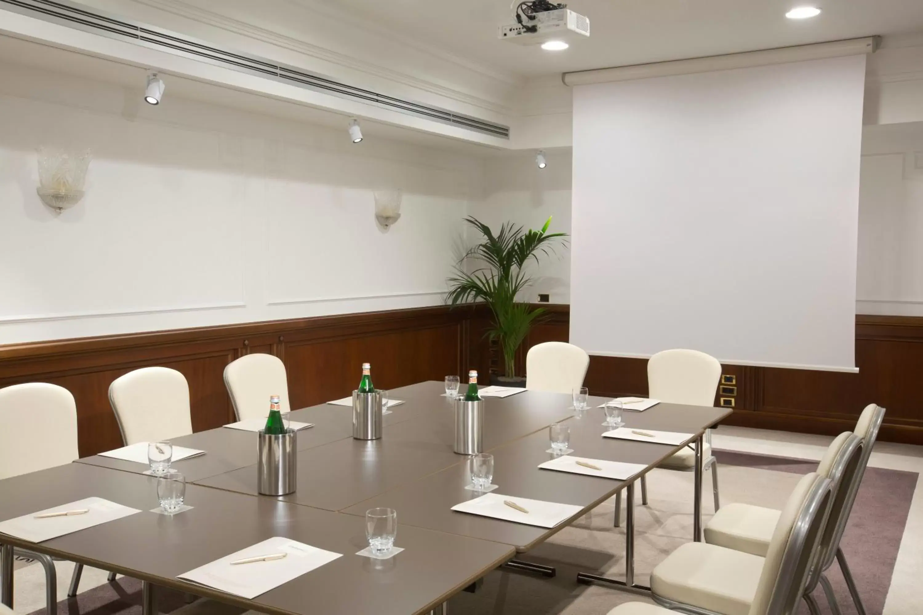 Business facilities in Starhotels Majestic