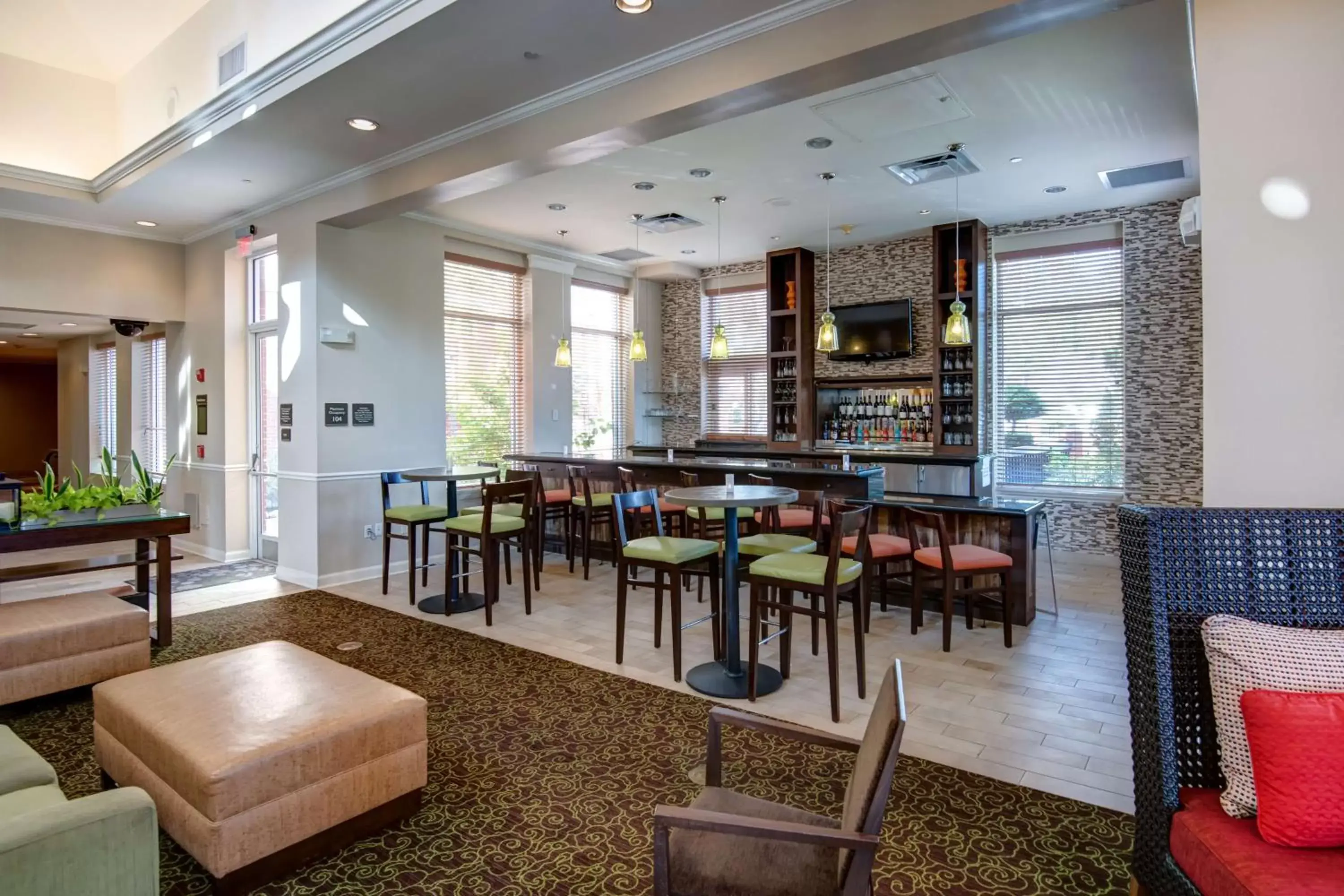 Lounge or bar, Restaurant/Places to Eat in Hilton Garden Inn Tampa Ybor Historic District