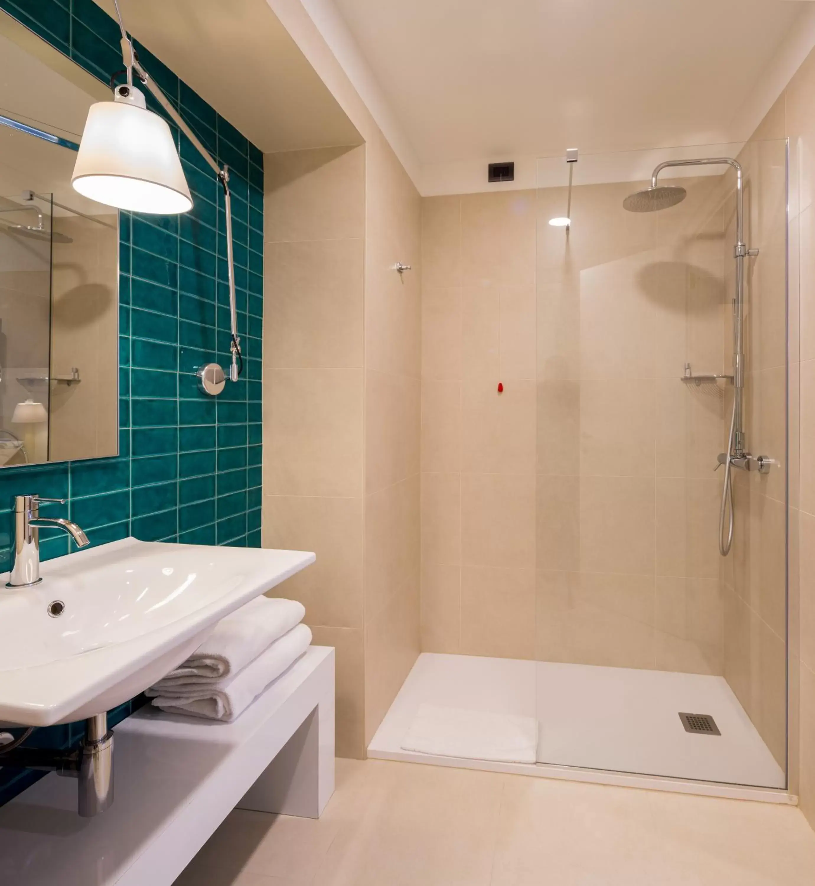Shower, Bathroom in Best Western Plus Royal Superga Hotel
