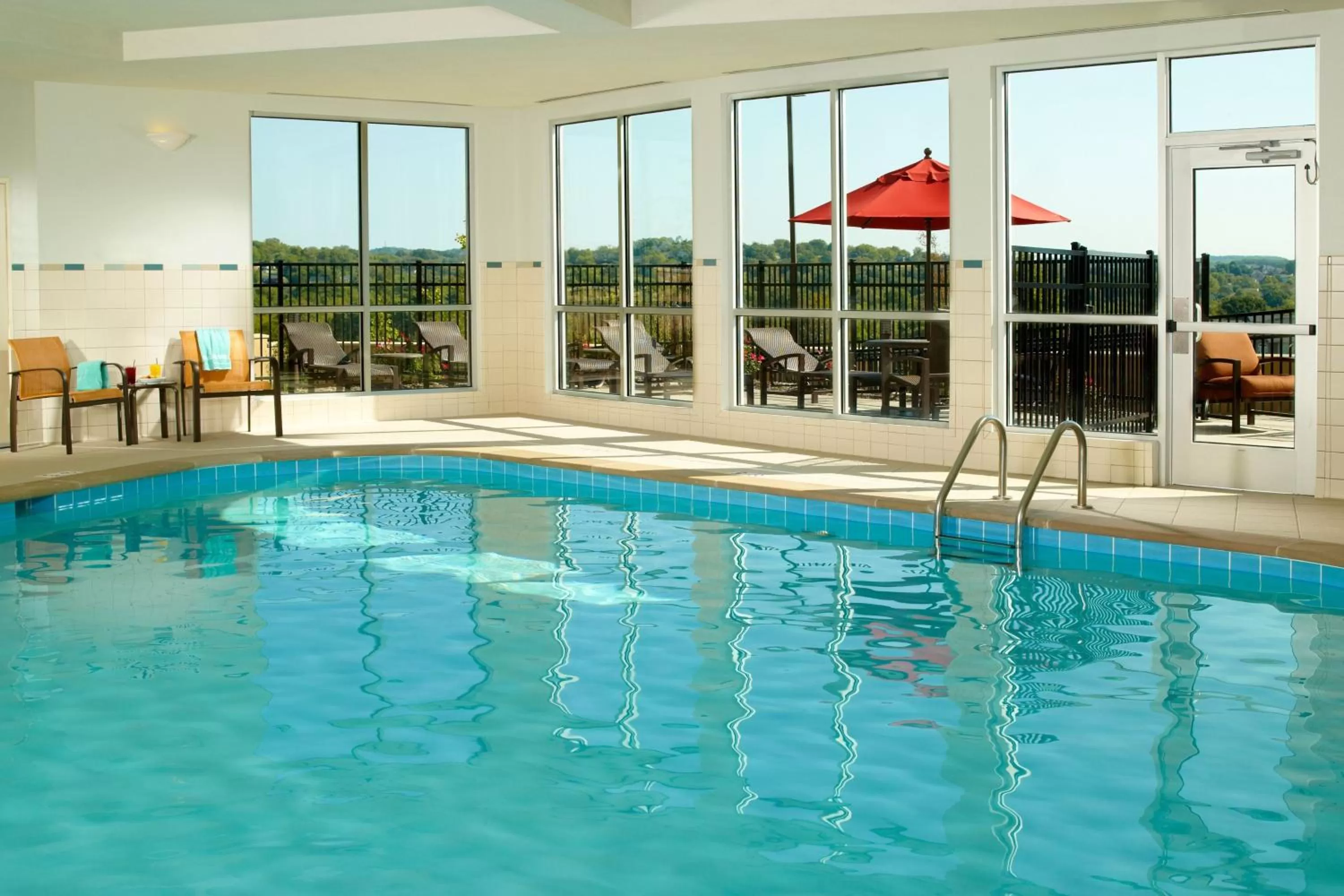 Swimming pool in Courtyard by Marriott Nashville Goodlettsville