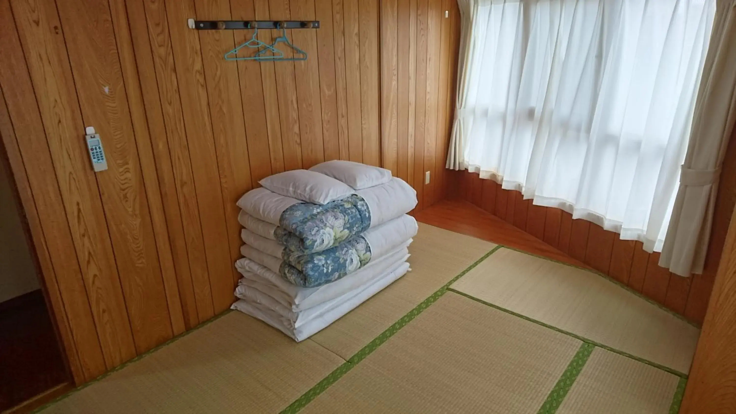 Bed in Kokusai Towns Inn