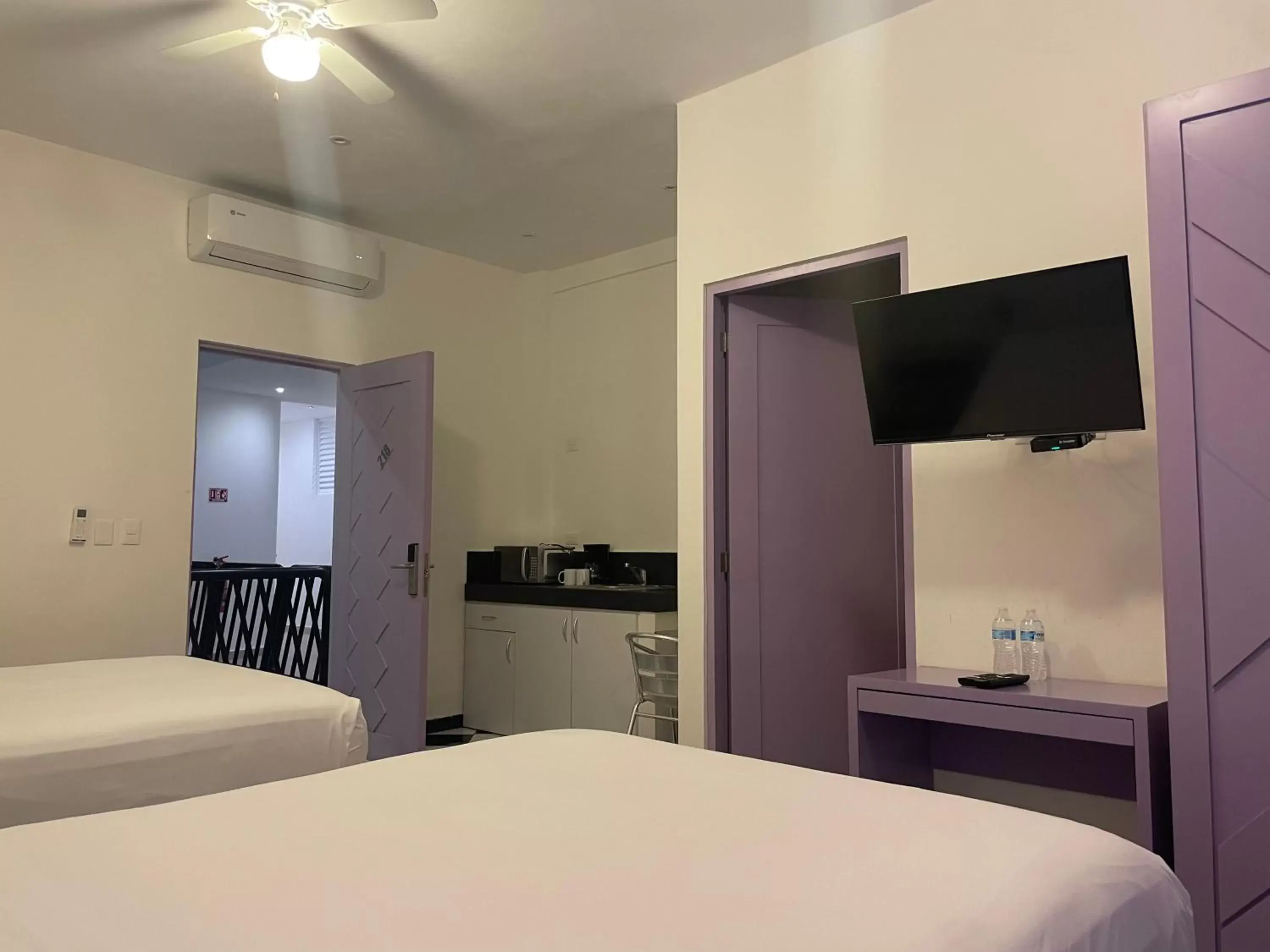 Bedroom, Bed in WINDAY HOTEL - Cerca 5a Avenida