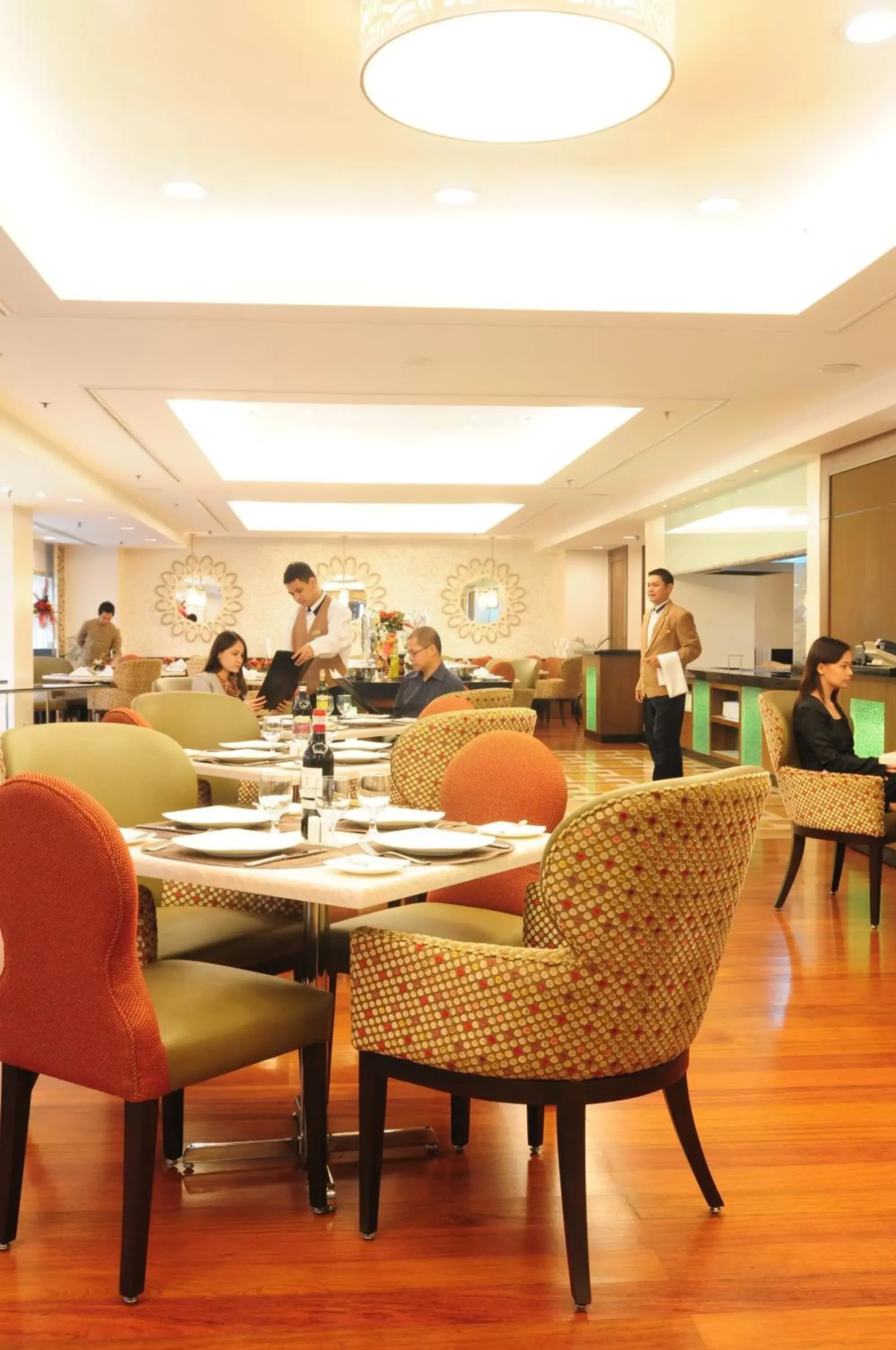 Restaurant/Places to Eat in Richmonde Hotel Ortigas