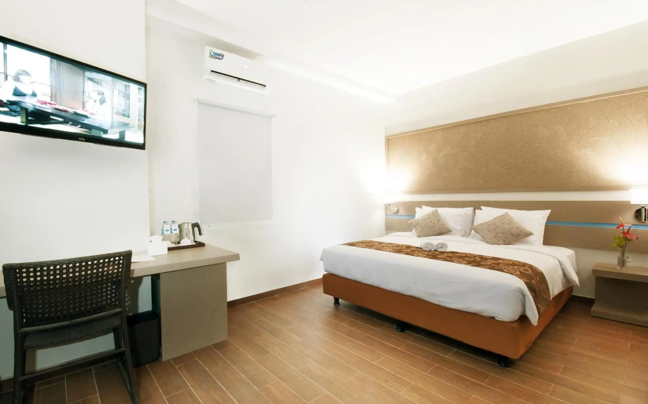 Bedroom, Bed in Genio Hotel Manado