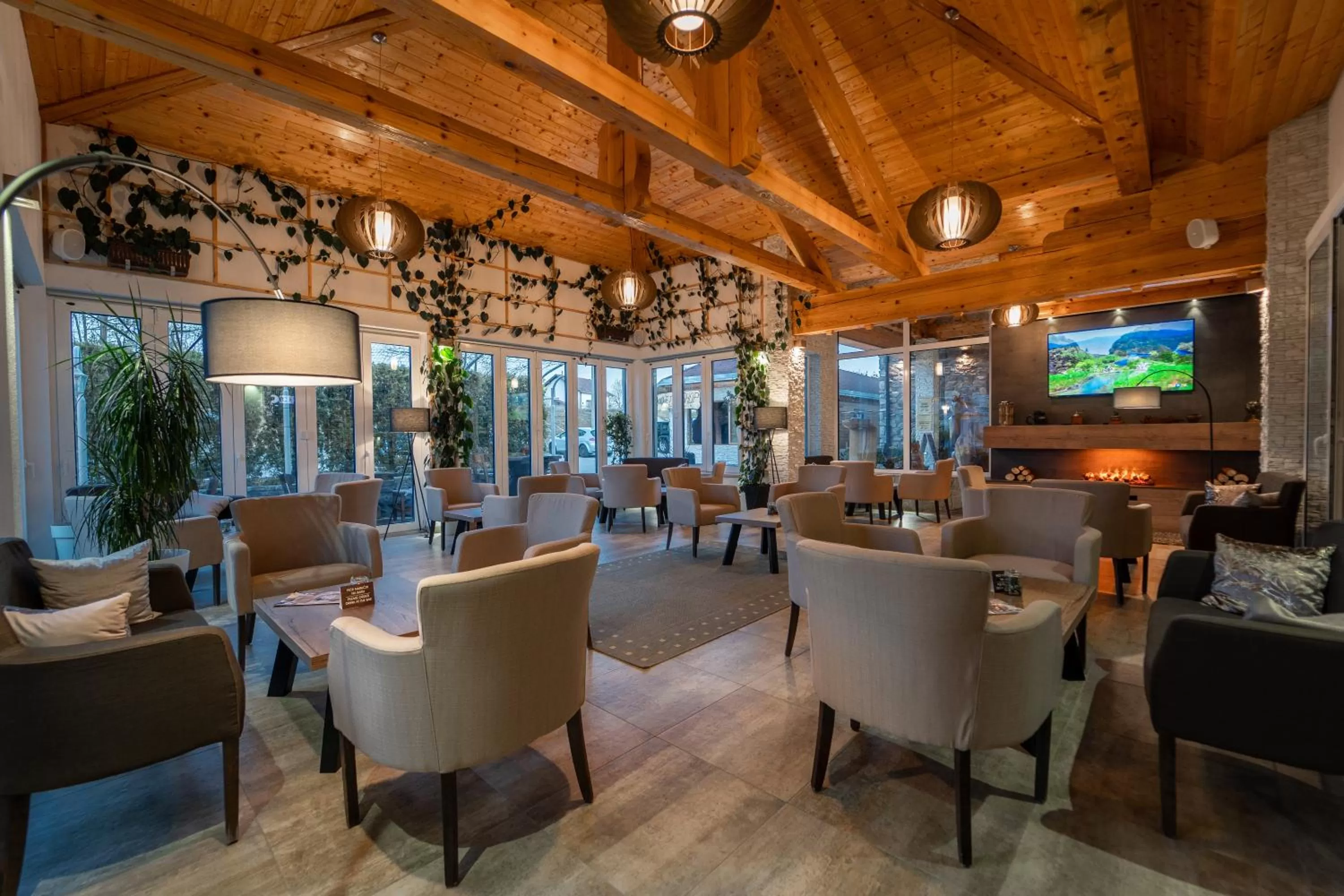 Communal lounge/ TV room in Hotel Mirjana & Rastoke