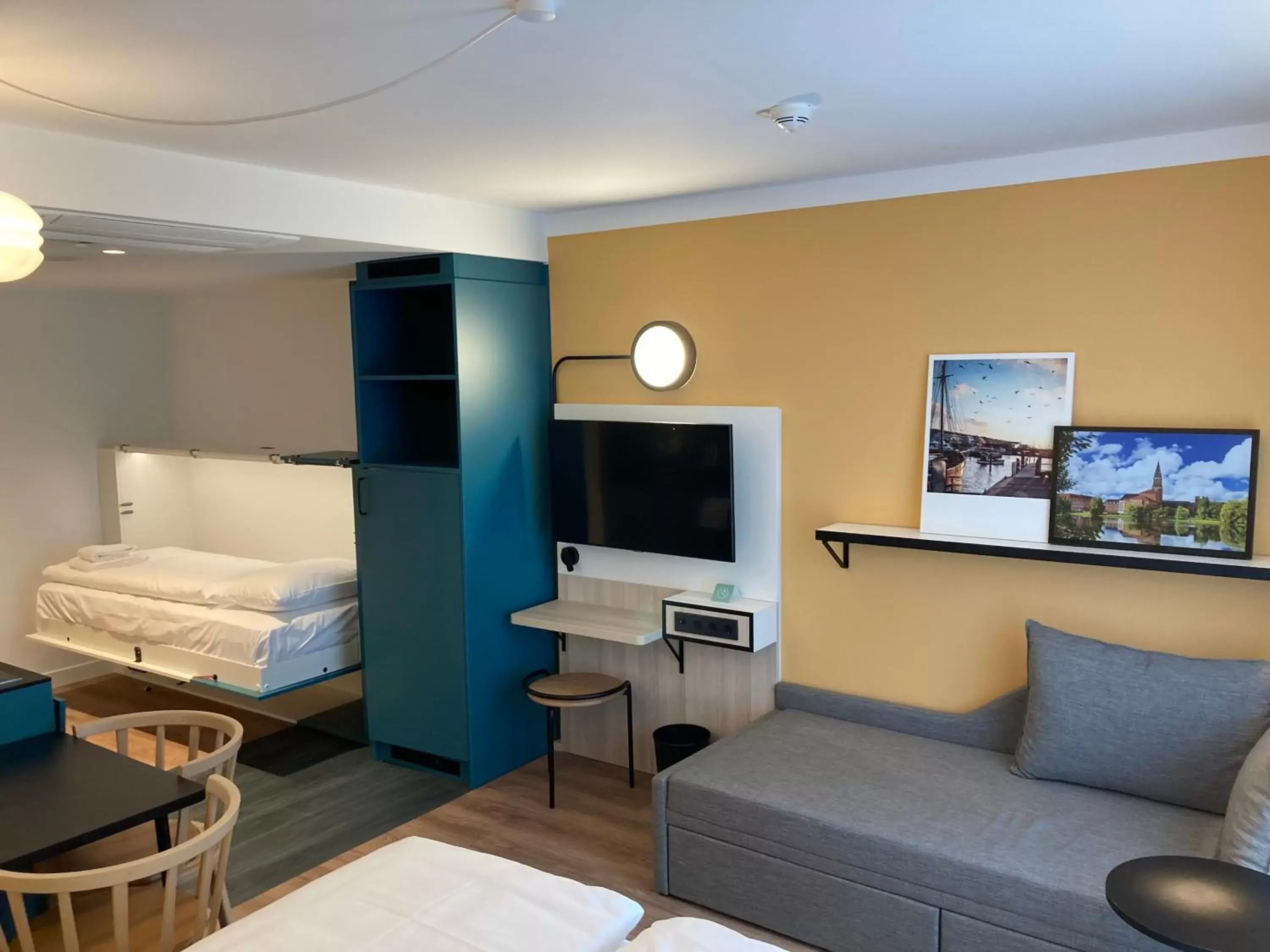 Photo of the whole room, TV/Entertainment Center in Aparthotel Adagio access Hamburg