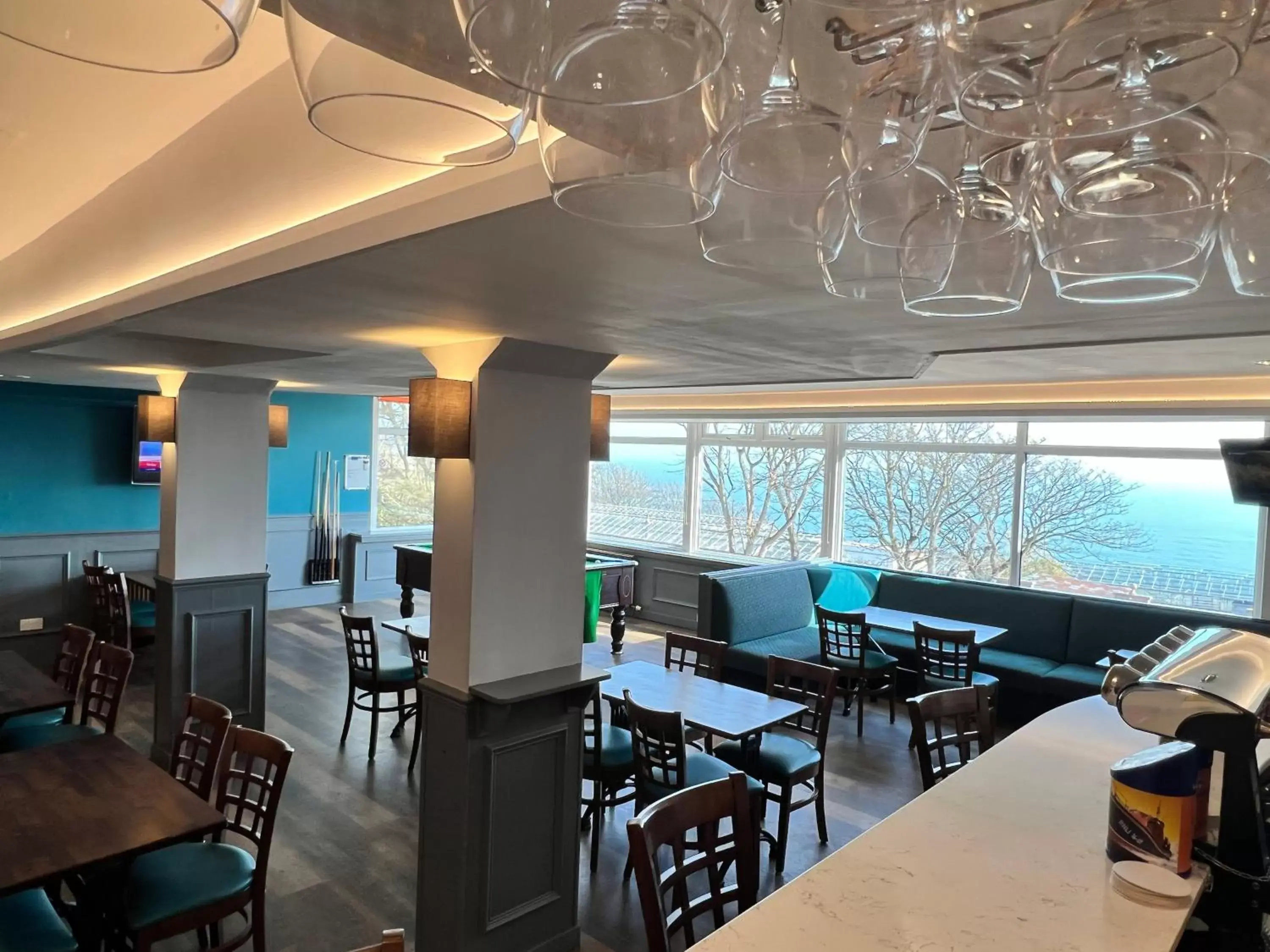 Lounge or bar, Restaurant/Places to Eat in Cove Bay Hotel