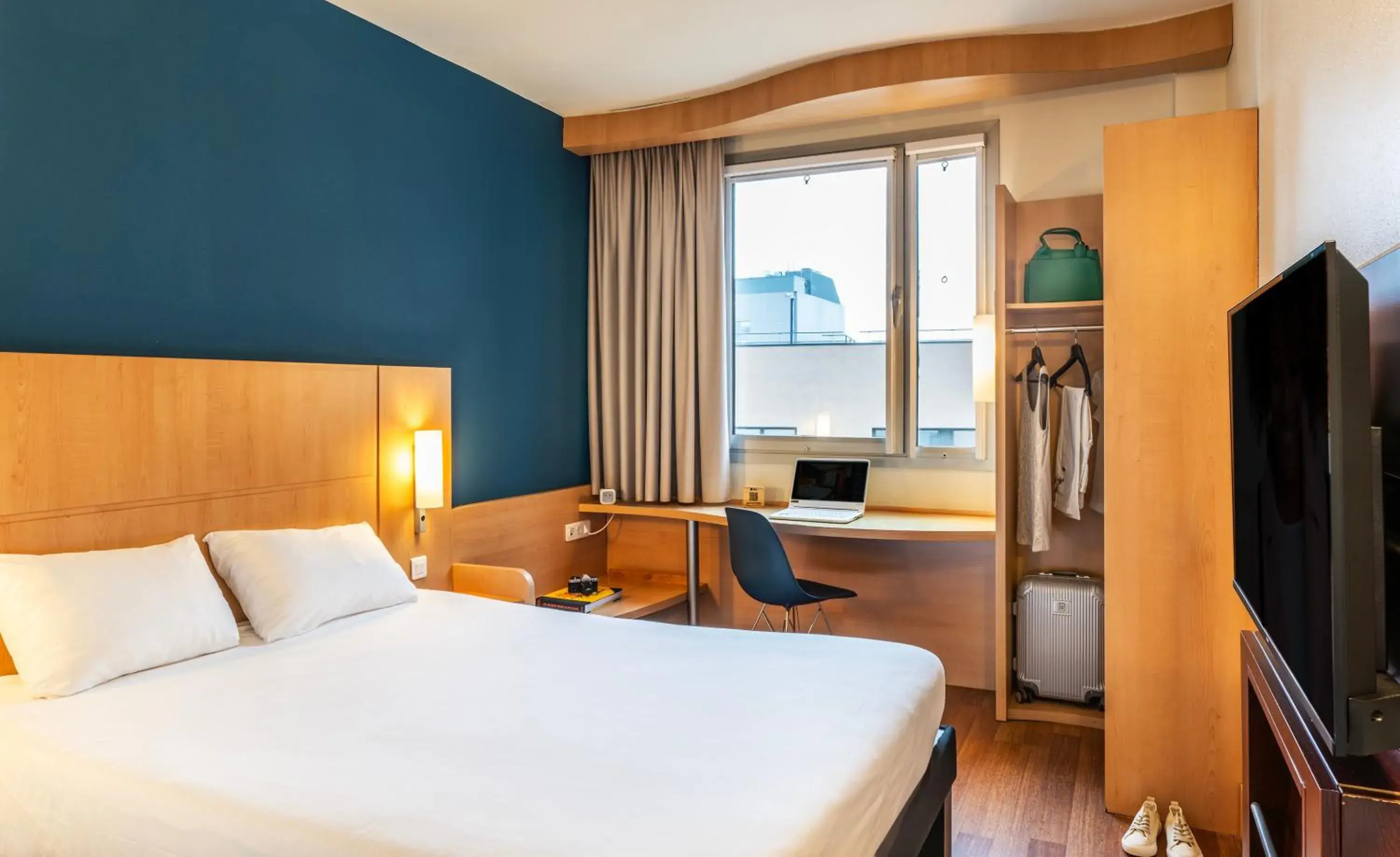 Bedroom, Bed in Ibis Barcelona Plaza Glòries 22@ Bedroom, Bed in Ibis Barcelona Plaza Glòries 22@