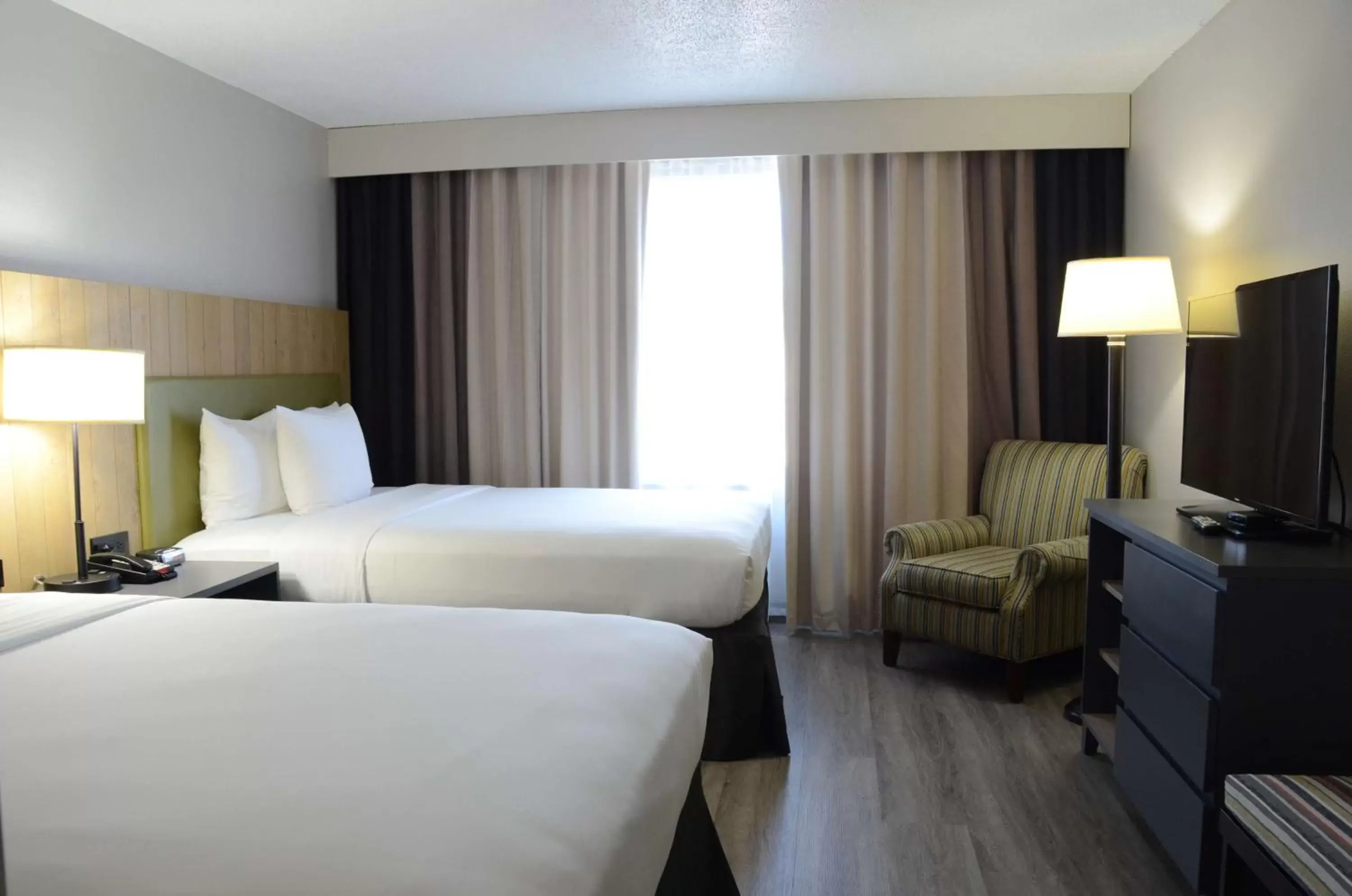 Photo of the whole room, Bed in Country Inn & Suites by Radisson, Buford at Mall of Georgia, GA