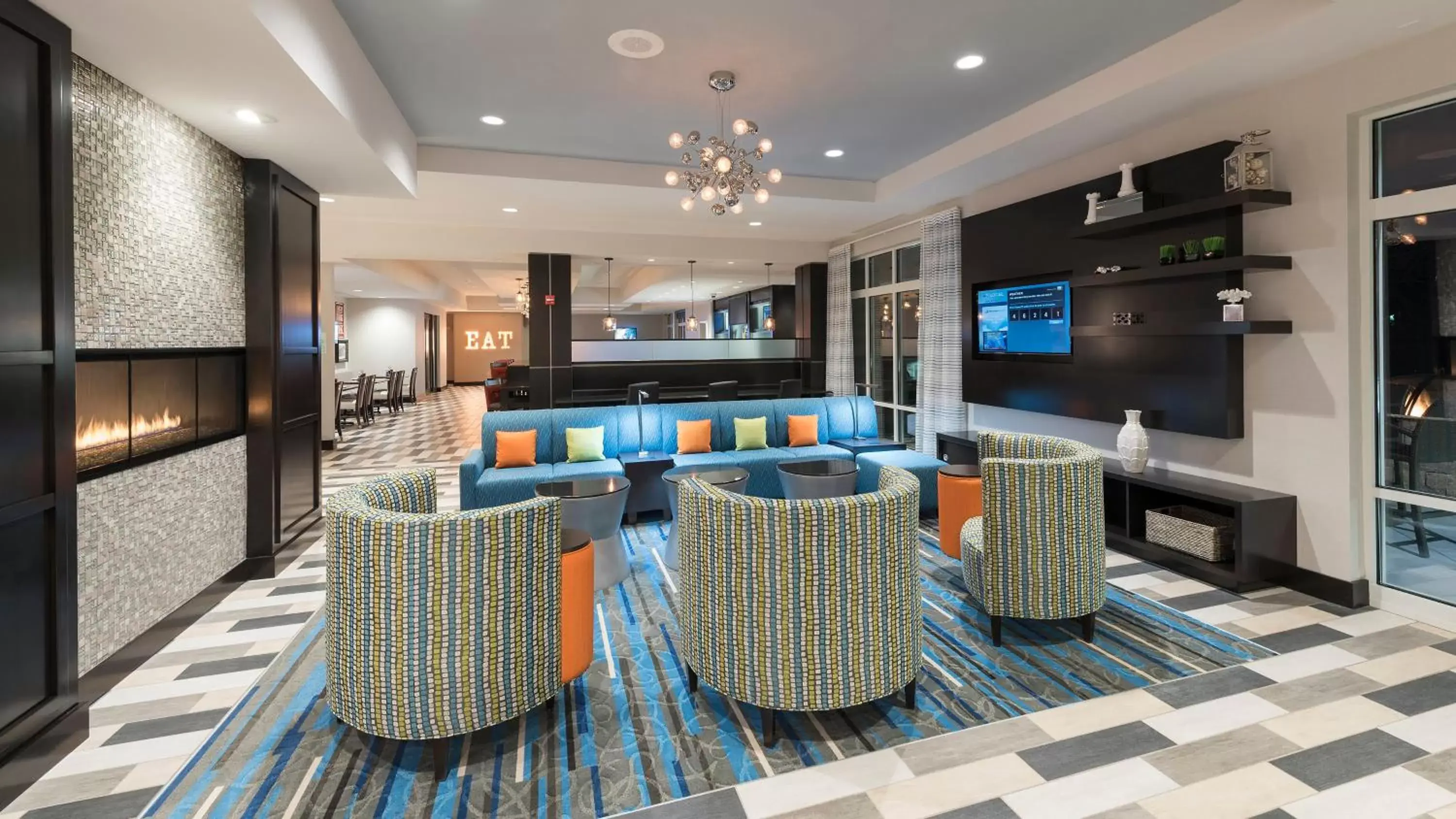 Property building, Lounge/Bar in Holiday Inn Indianapolis Airport, an IHG Hotel