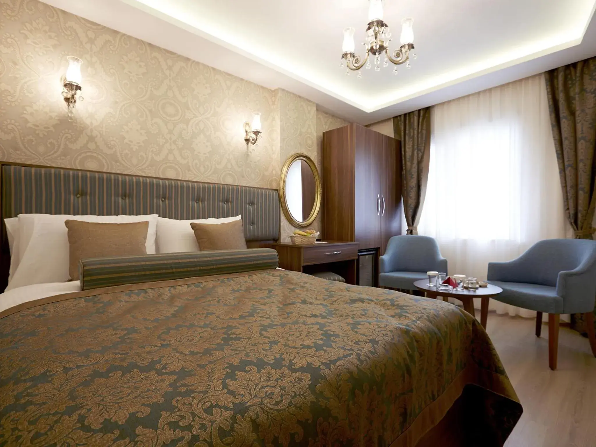 Photo of the whole room, Bed in Marmara Place Old City Hotel