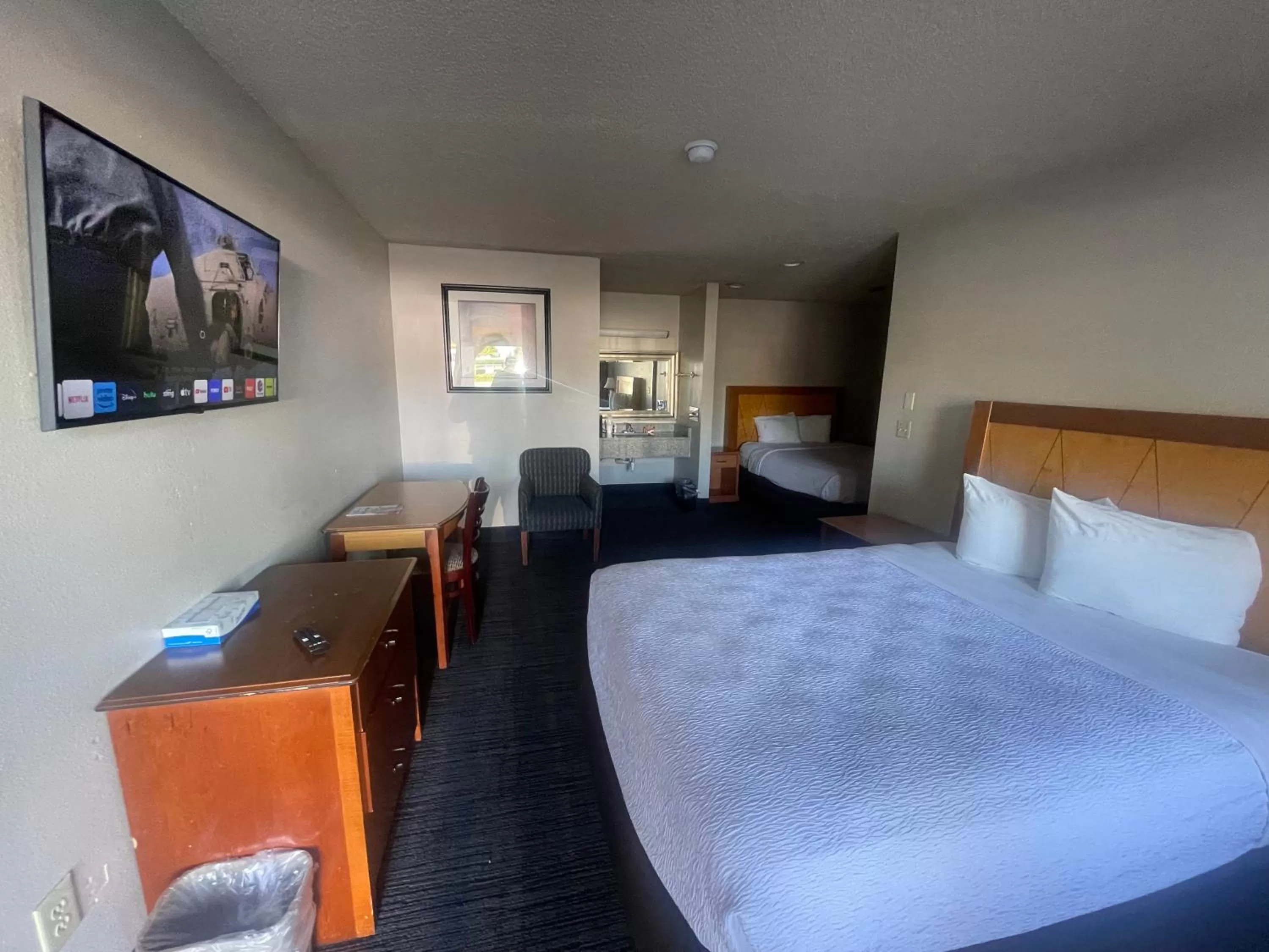 Bed in Skyway Inn - Seatac