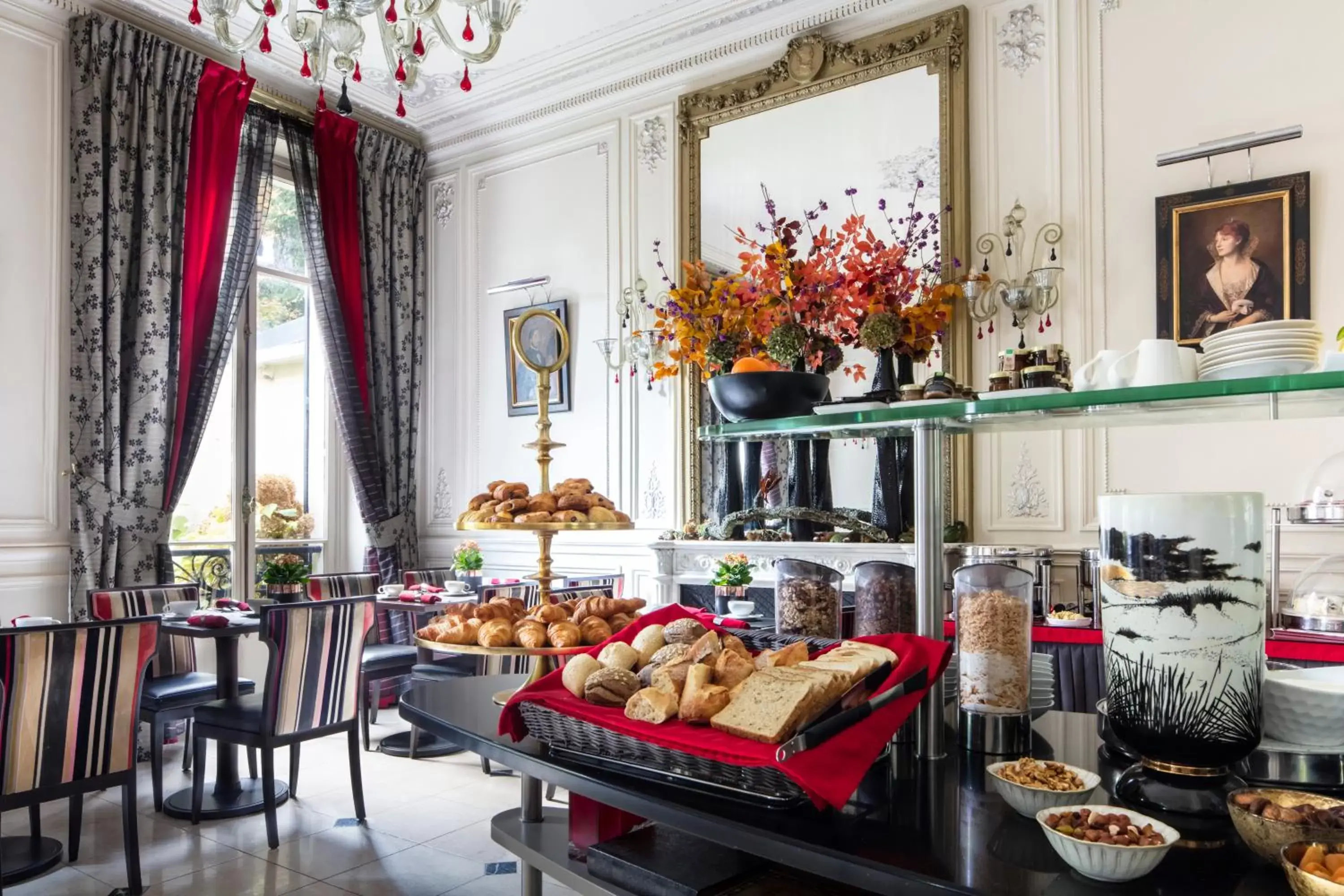 Buffet breakfast in Hôtel Regent's Garden - Astotel