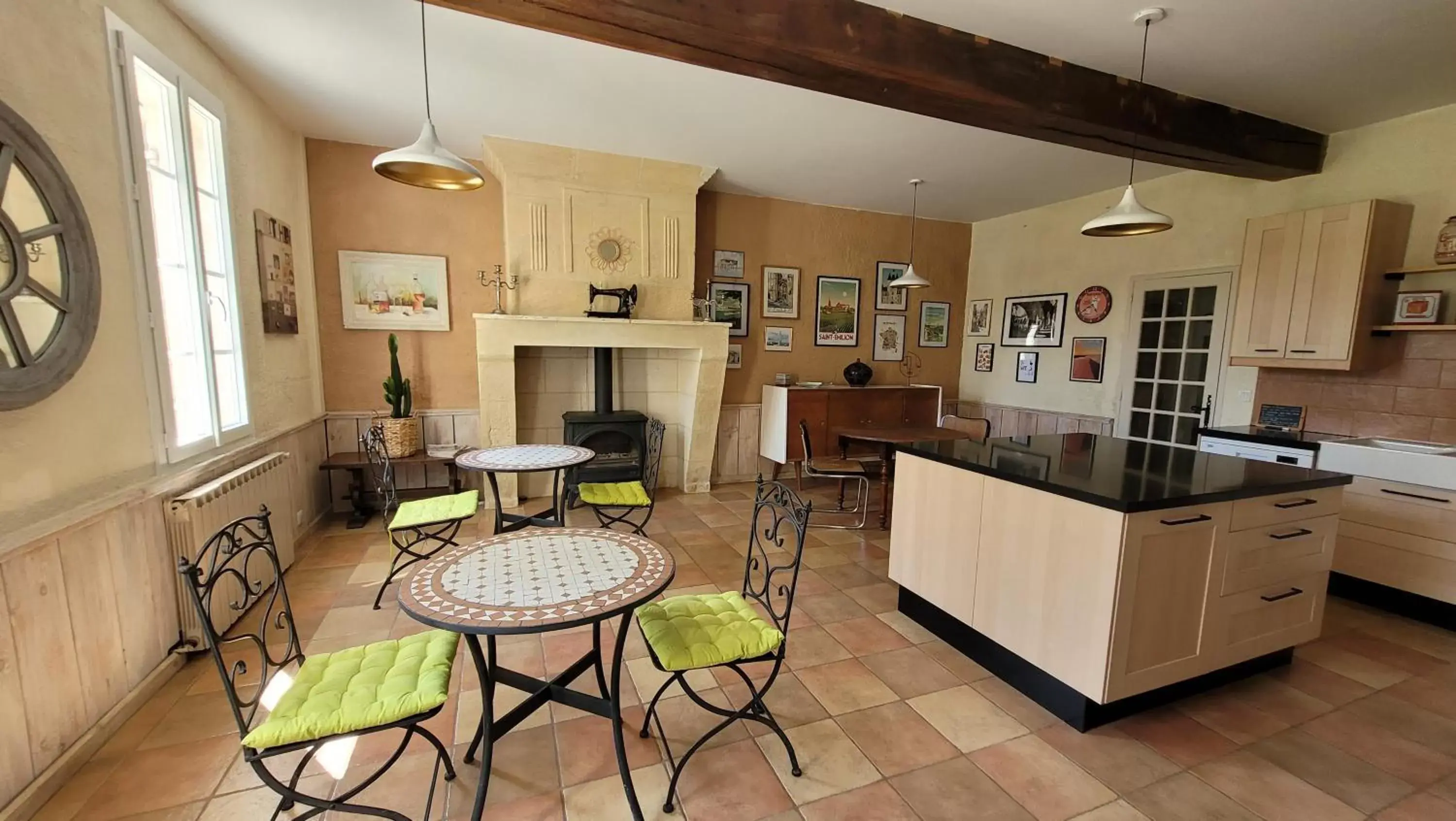 Kitchen or kitchenette, Kitchen/Kitchenette in Au Do'Mayne des Bouilles - Spa & Piscine