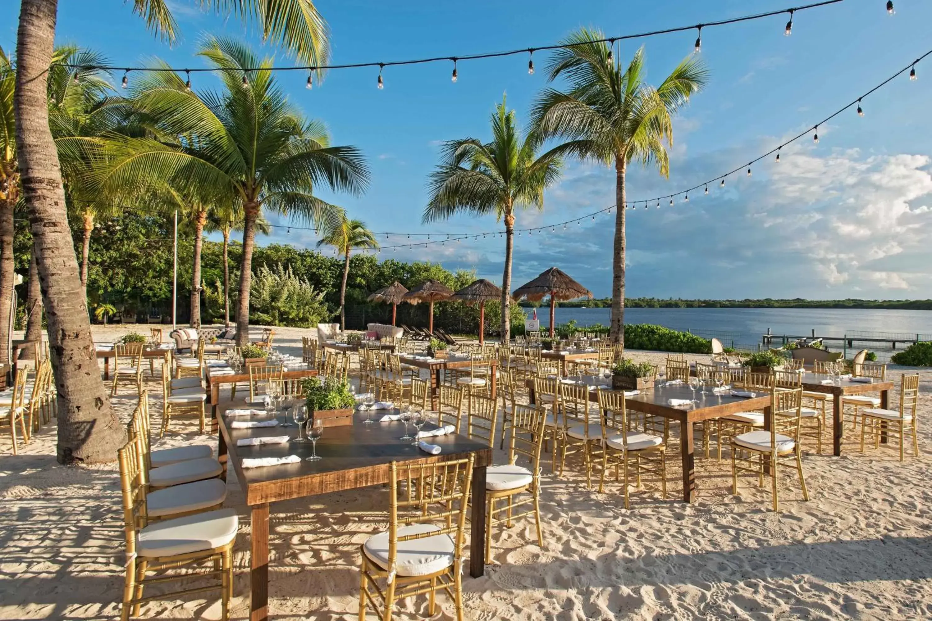 Meeting/conference room, Restaurant/Places to Eat in The Westin Resort & Spa Cancun