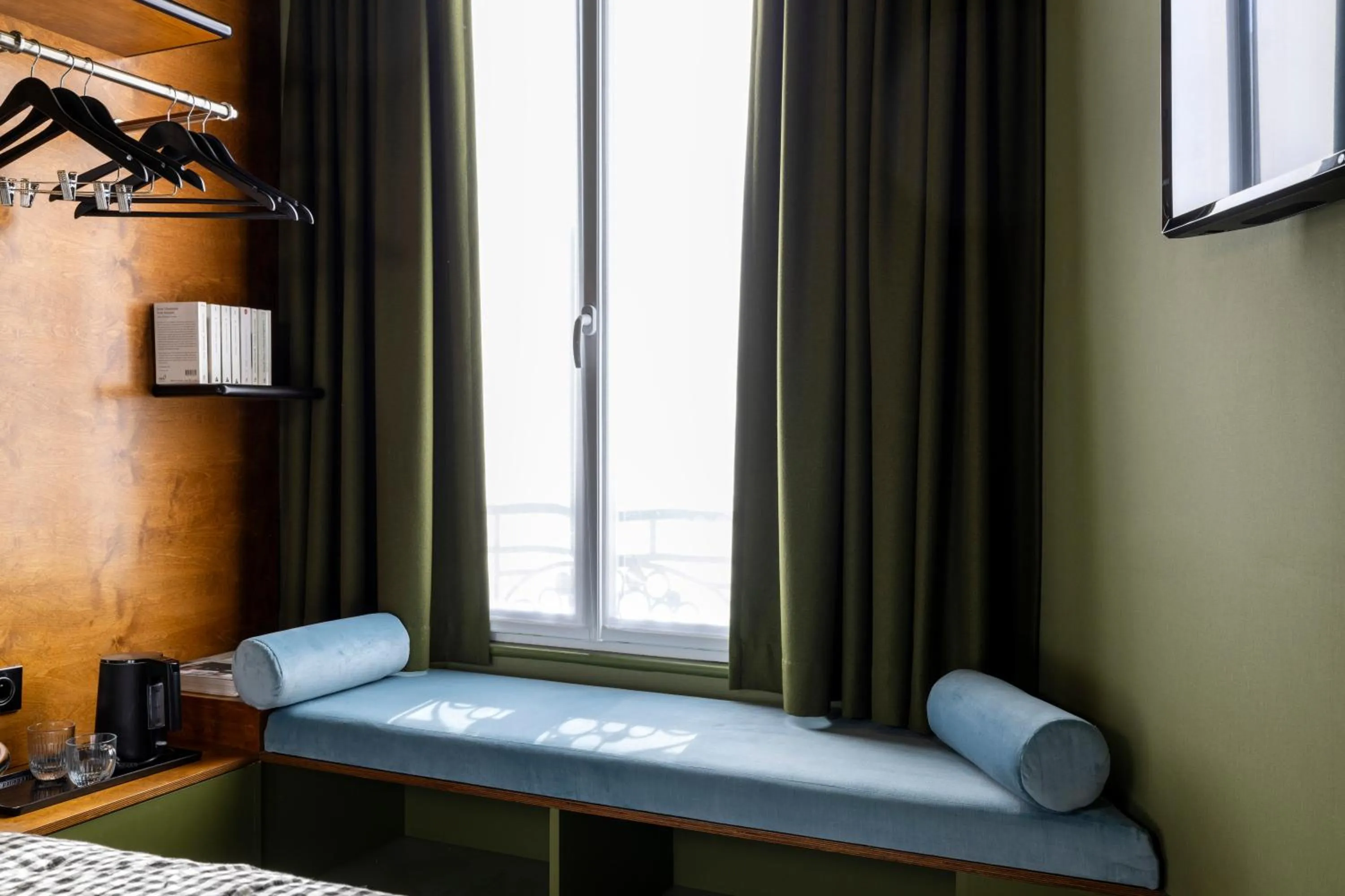 Decorative detail, Bed in Hôtel du Home Moderne