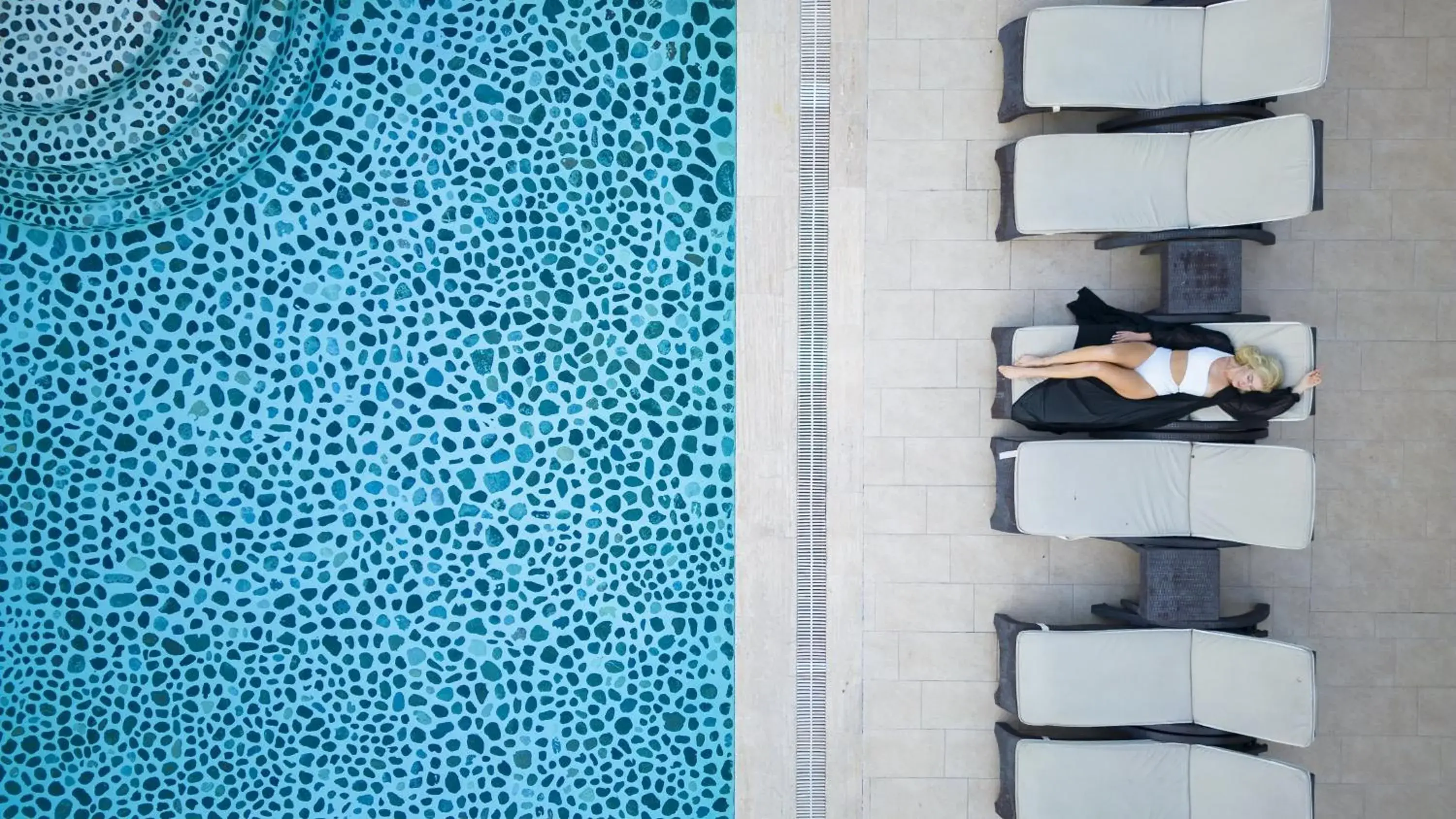 Swimming pool, Bathroom in Han Deluxe Hotel