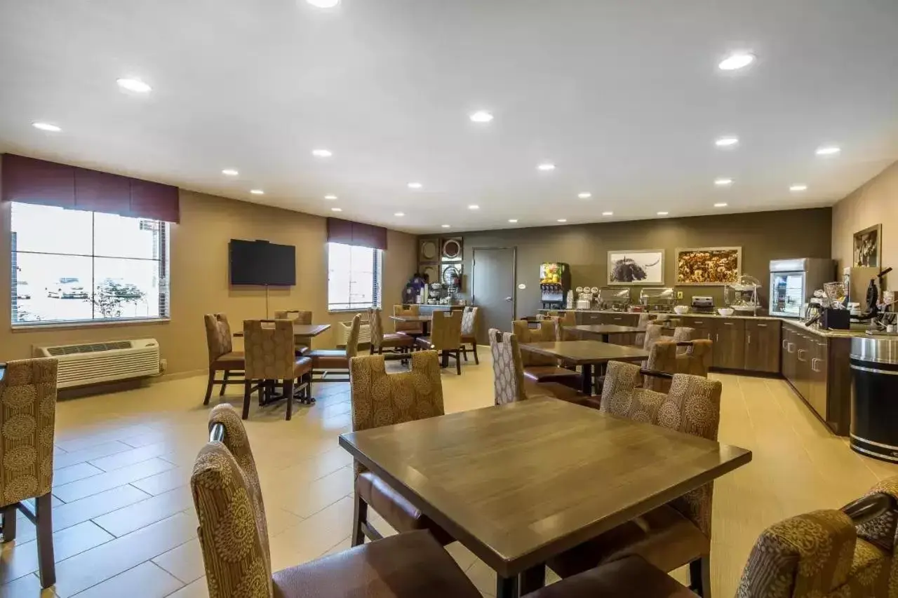 Lounge or bar, Restaurant/Places to Eat in Suburban Studios Midland I-20