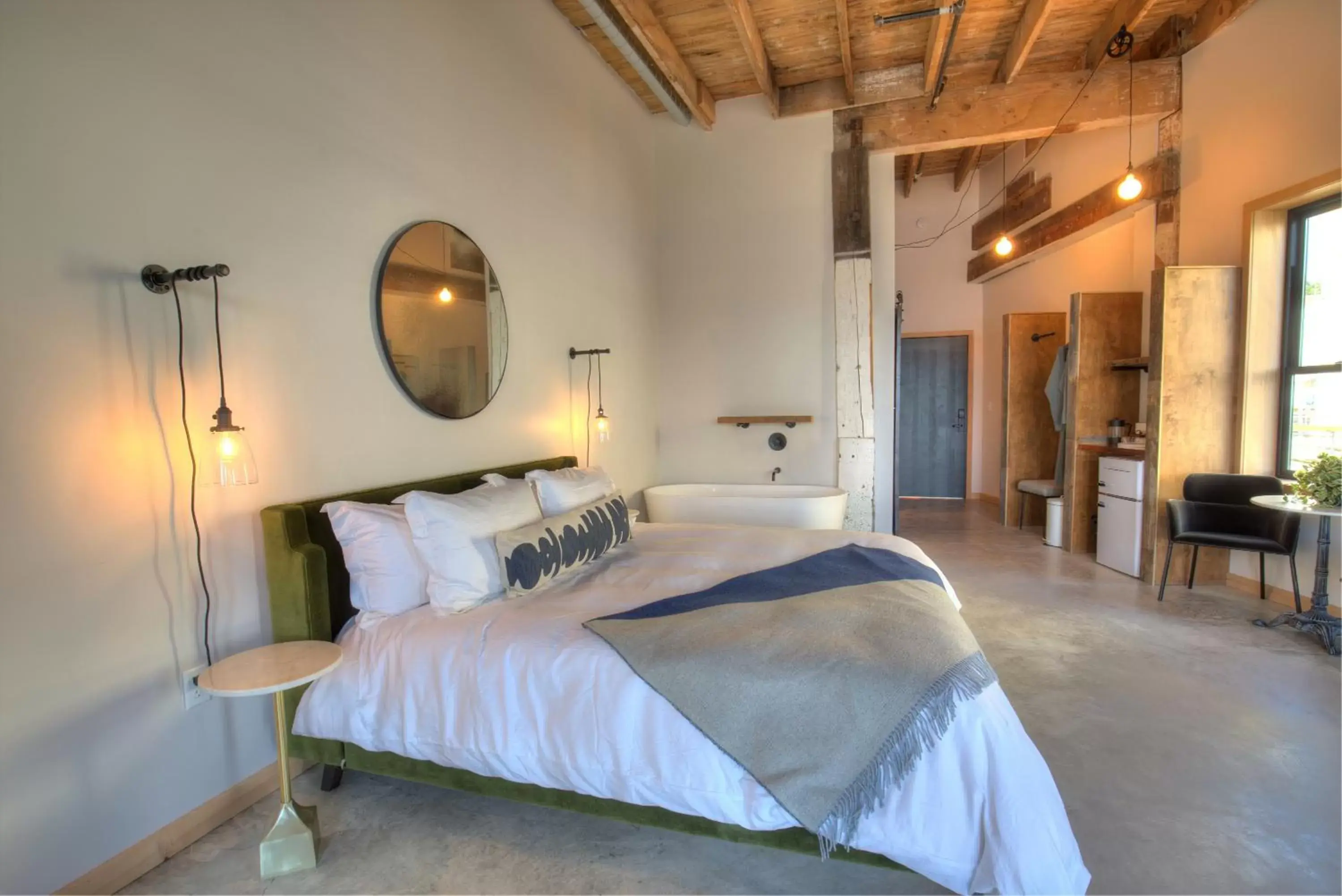 Photo of the whole room, Bed in Bowline Hotel Photo of the whole room, Bed in Bowline Hotel