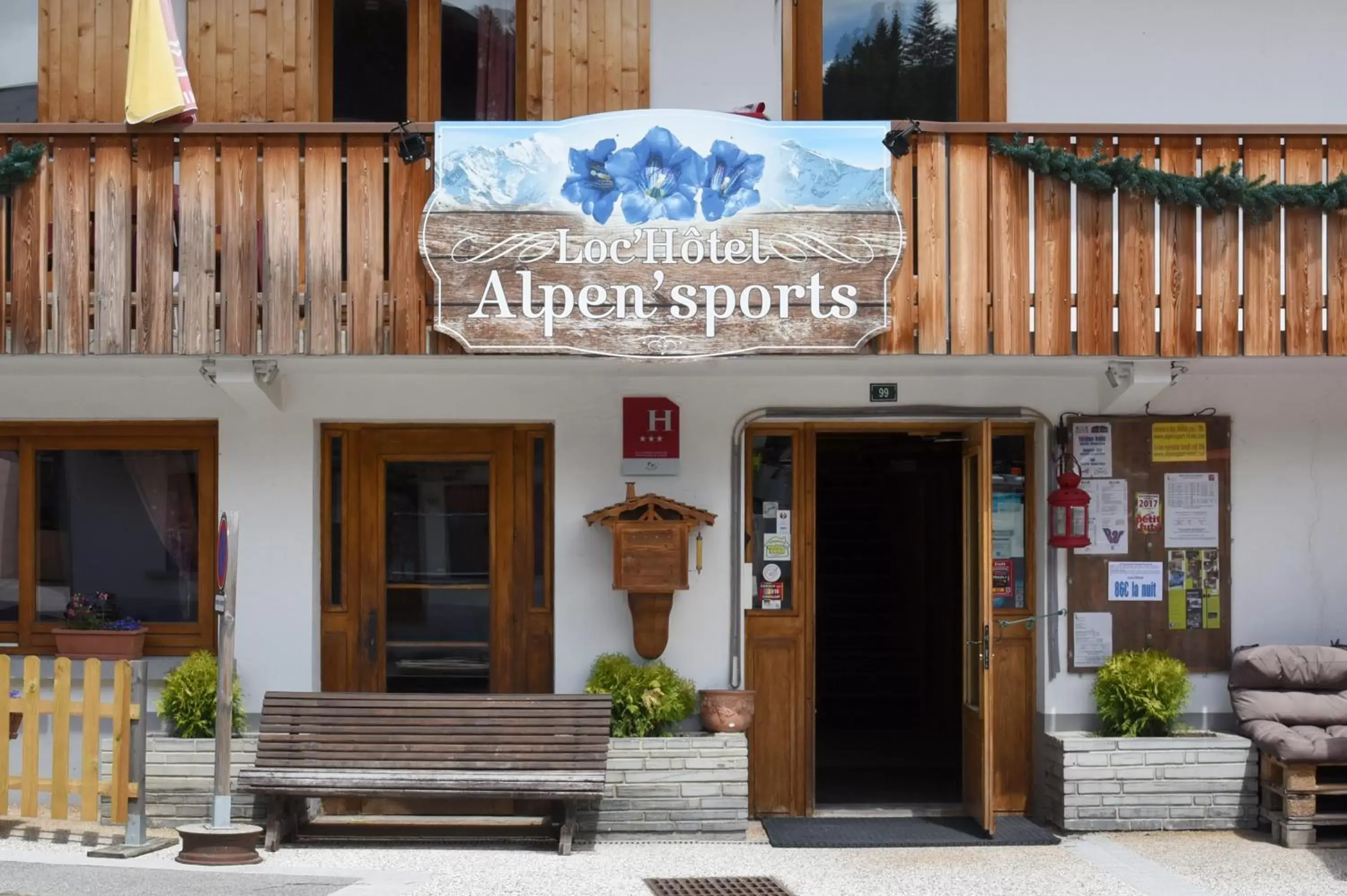 Facade/entrance in Loc'Hotel Alpen Sports