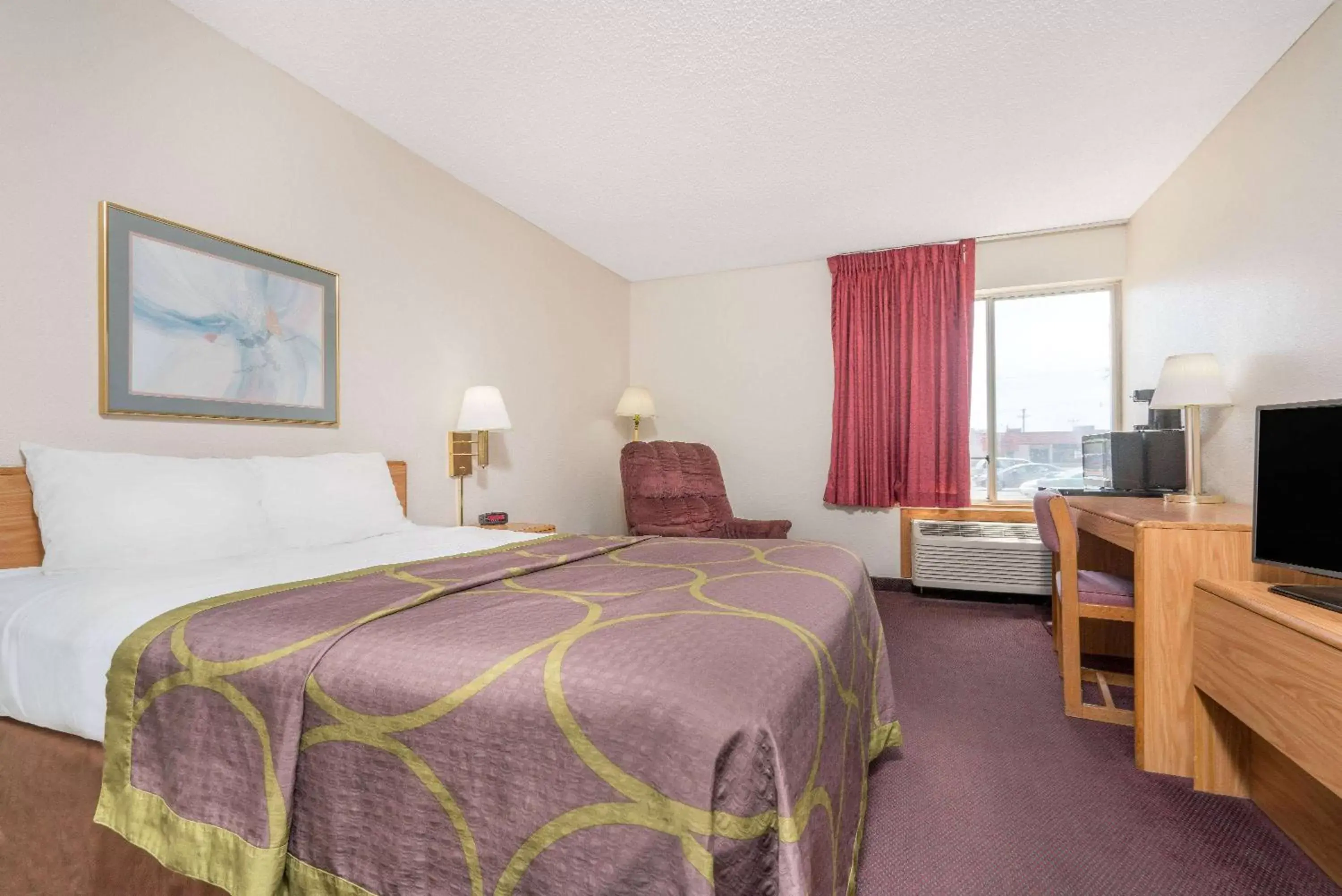 Photo of the whole room, Bed in Super 8 by Wyndham Menomonie WI