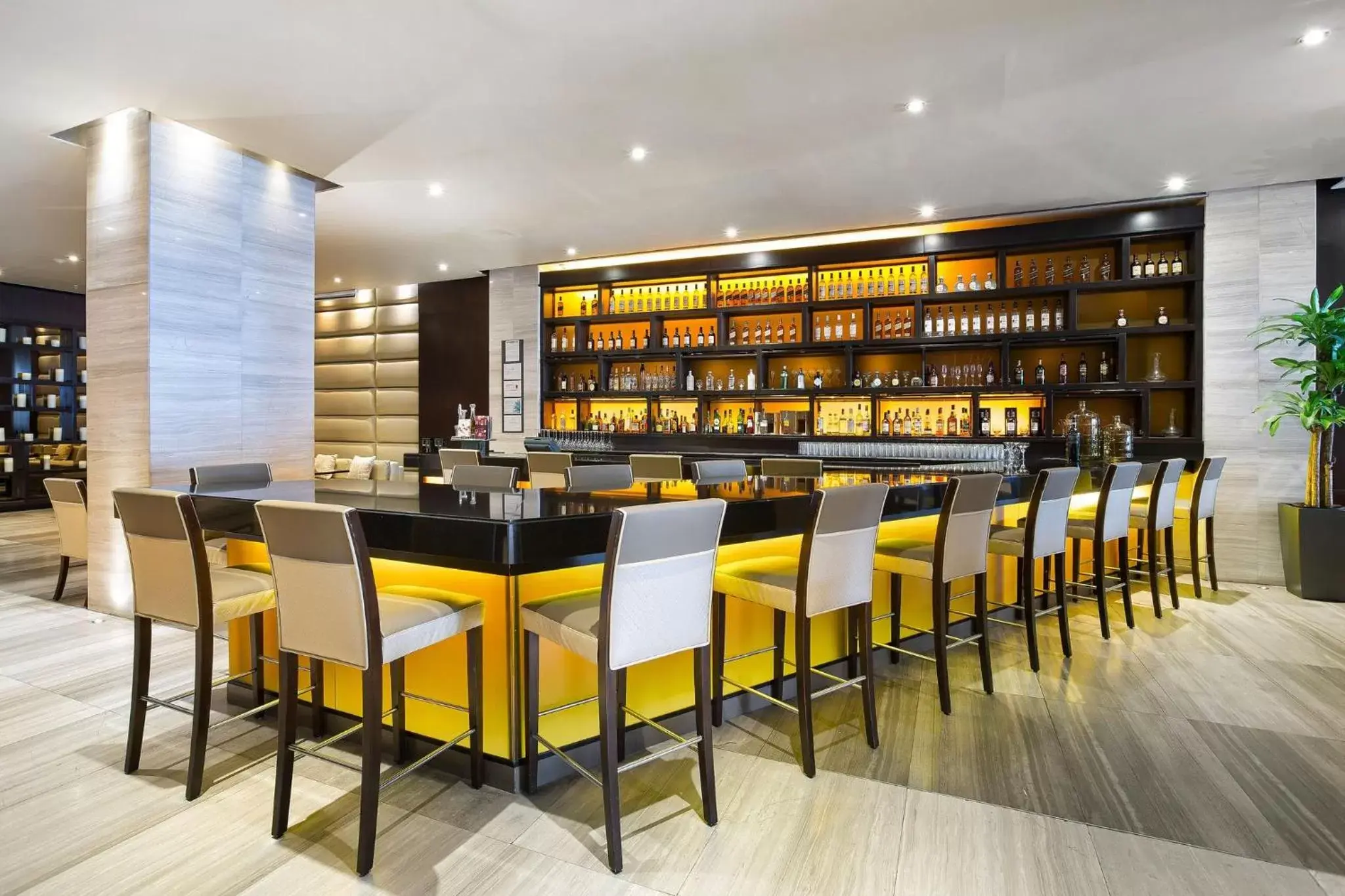 Kitchen or kitchenette, Lounge/Bar in The Westin Panama