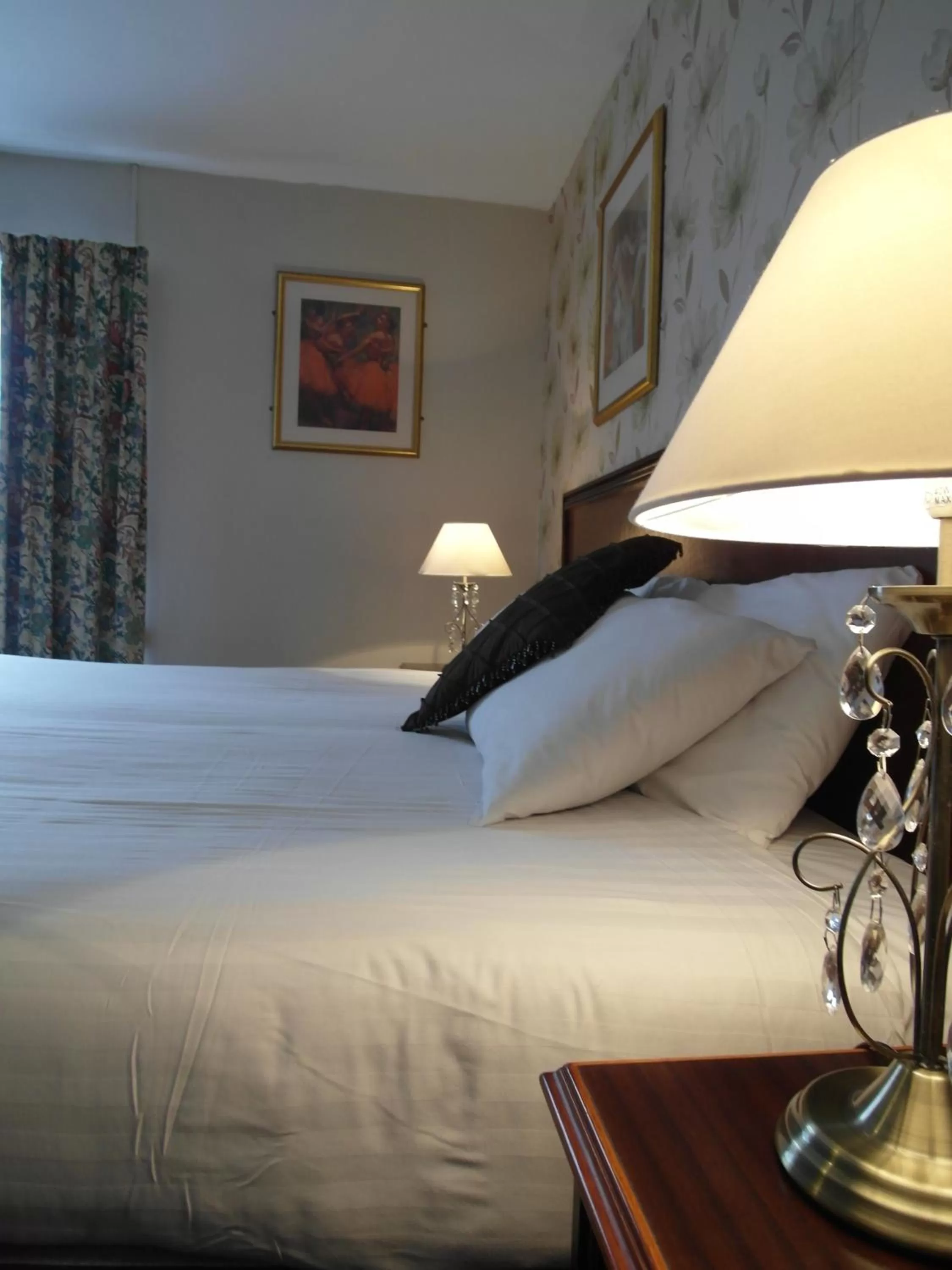 Bedroom, Bed in Best Western The George Hotel, Swaffham