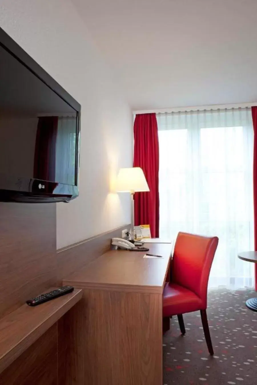 TV and multimedia, TV/Entertainment Center in Quality Hotel Erlangen