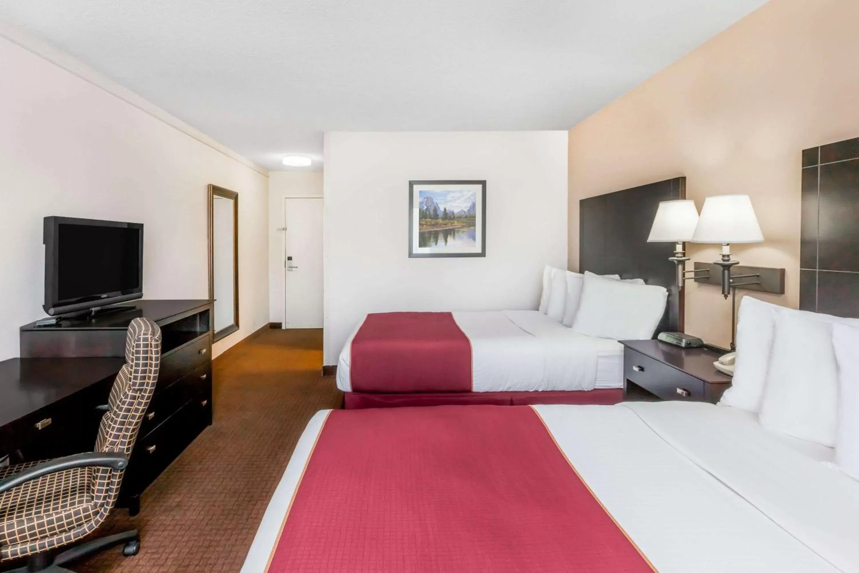 Photo of the whole room, Bed in Ramada by Wyndham Grayling Hotel & Conference Center