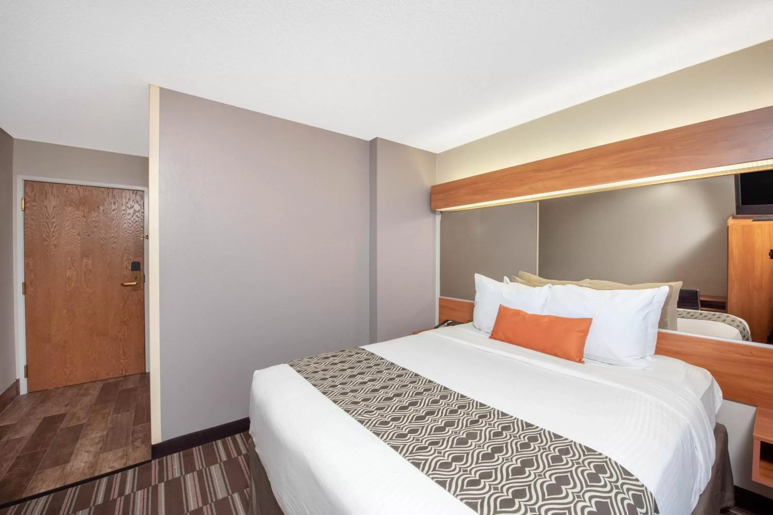 Bed in Microtel Inn & Suites by Wyndham Springfield