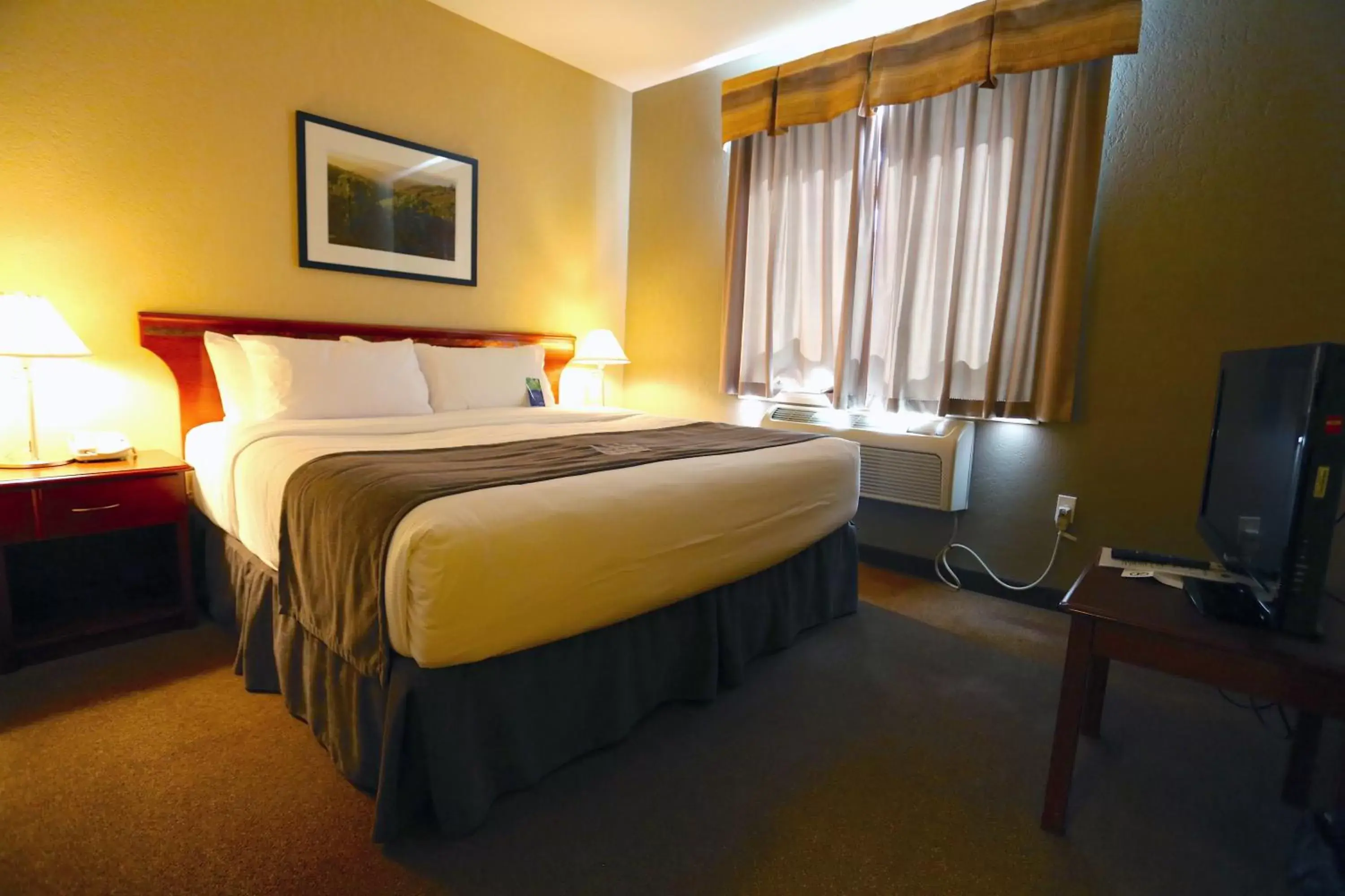 Bed in Lakeview Inns & Suites - Fort Nelson