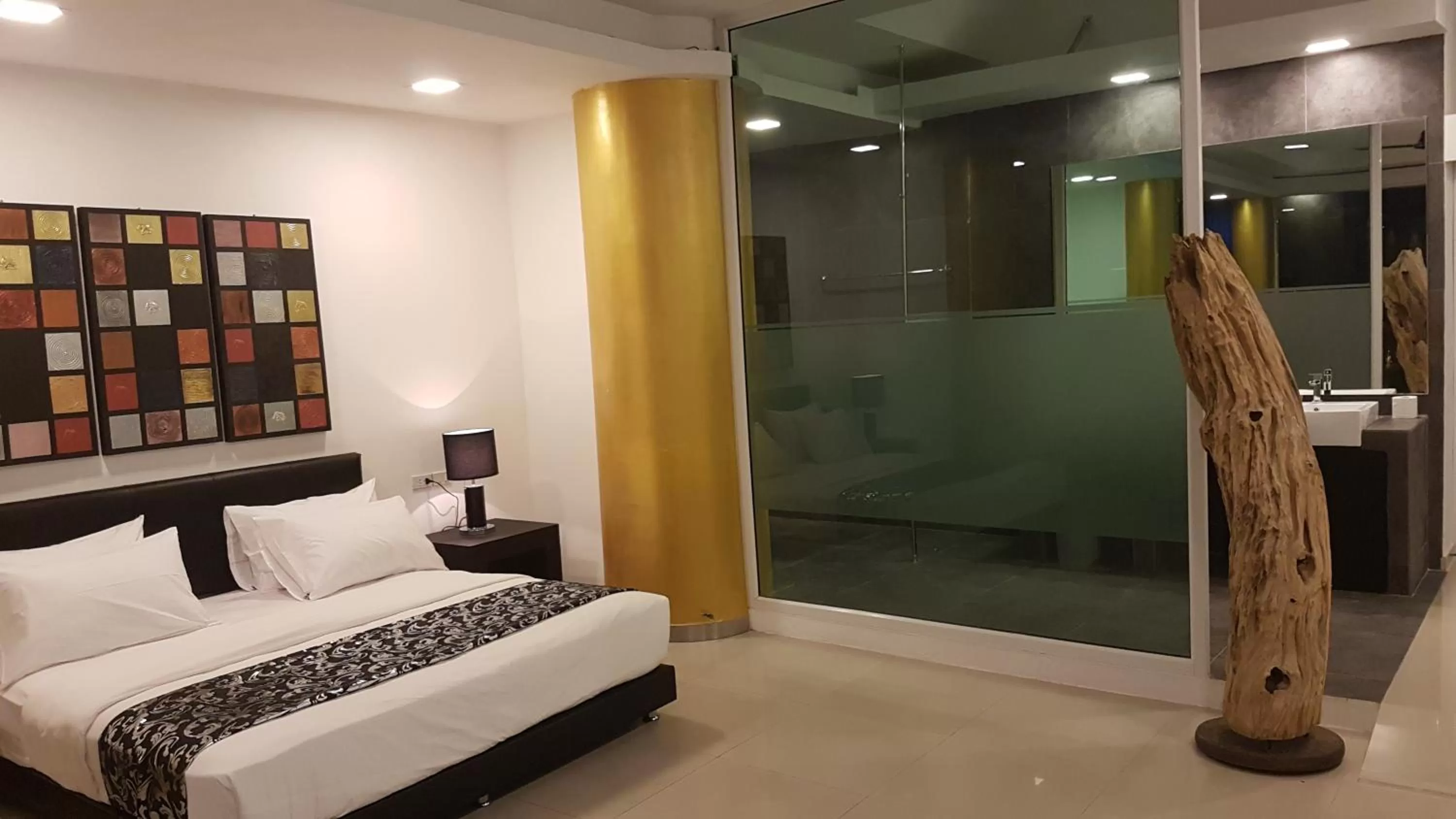 Photo of the whole room, Bed in East Suites