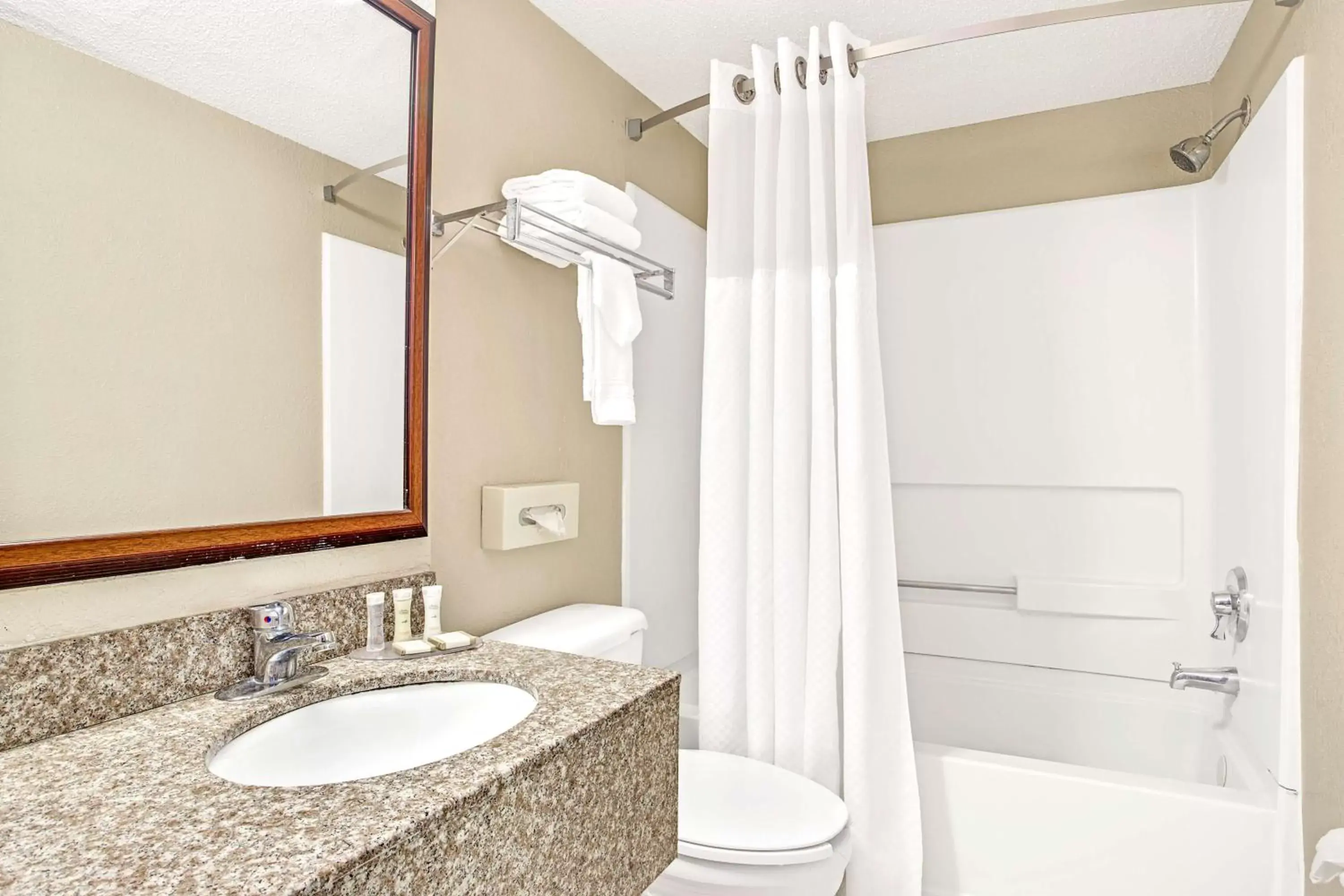 Queen Room with Two Queen Beds - Non-Smoking in Ramada by Wyndham Murfreesboro Queen Room with Two Queen Beds - Non-Smoking in Ramada by Wyndham Murfreesboro