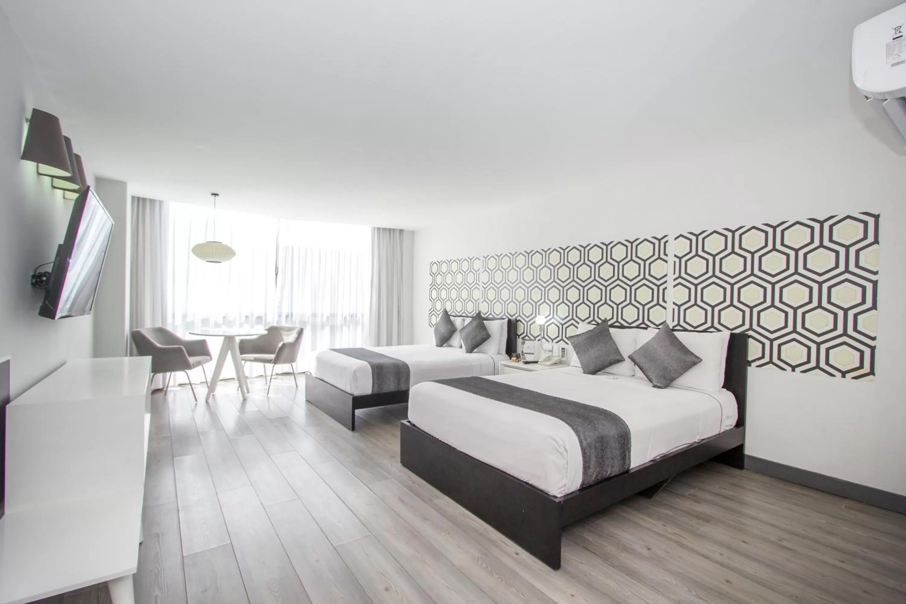 Photo of the whole room, Bed in Hotel El Ejecutivo by Reforma Avenue