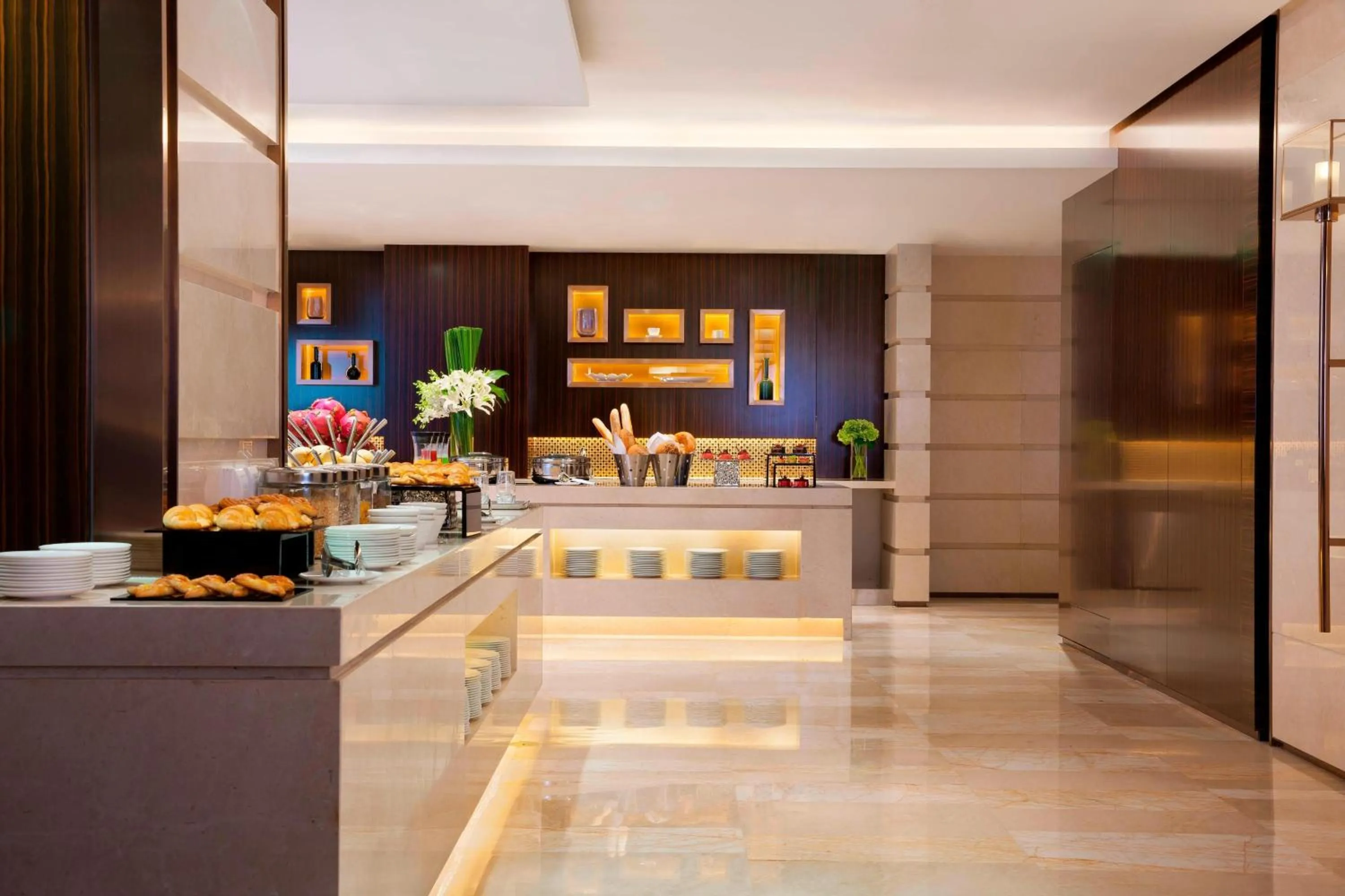 Lounge or bar in The Imperial Mansion, Beijing - Marriott Executive Apartments