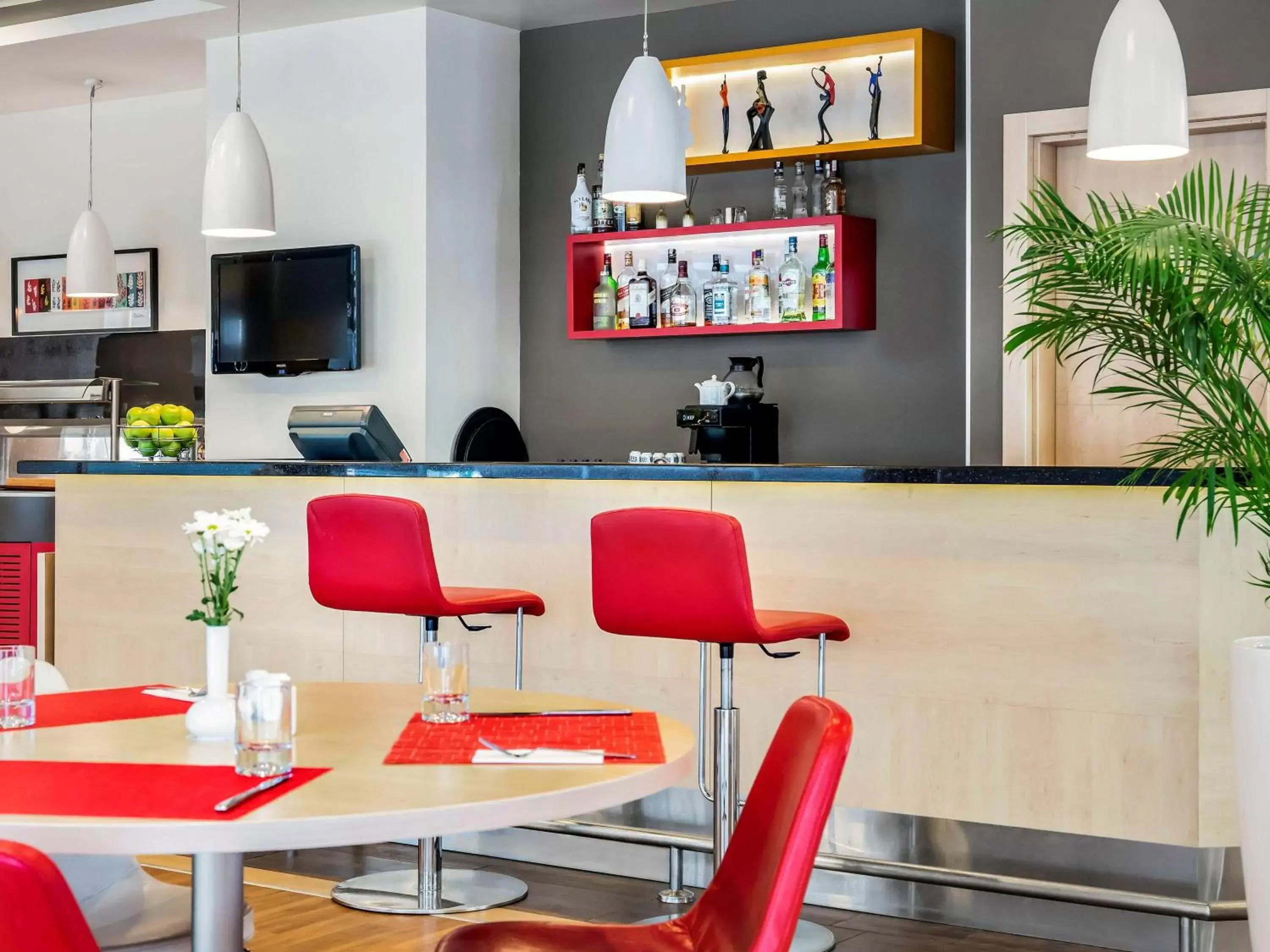 Lounge or bar in Ibis Izmir Alsancak