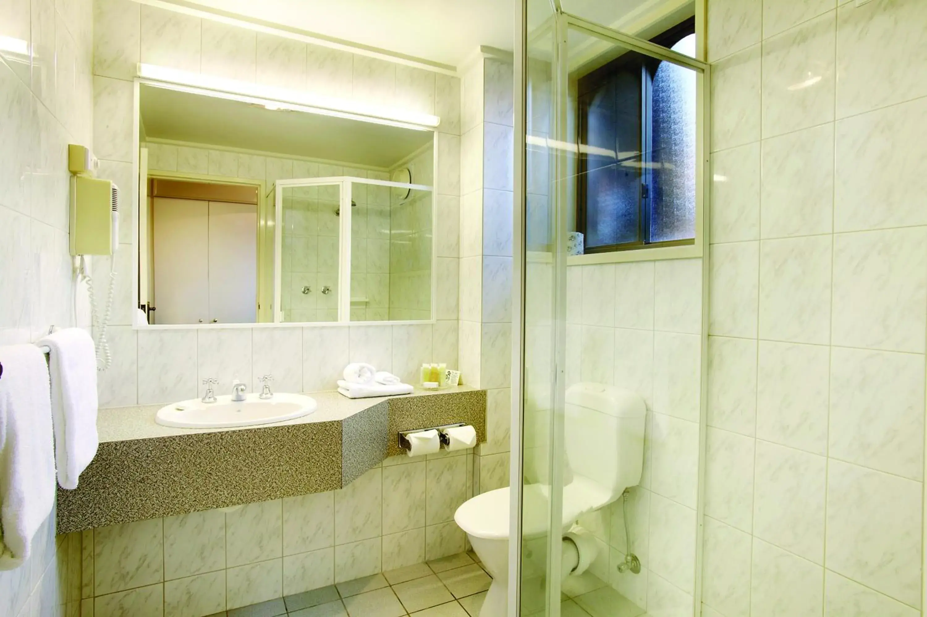 Bathroom in Hotel Bruce County