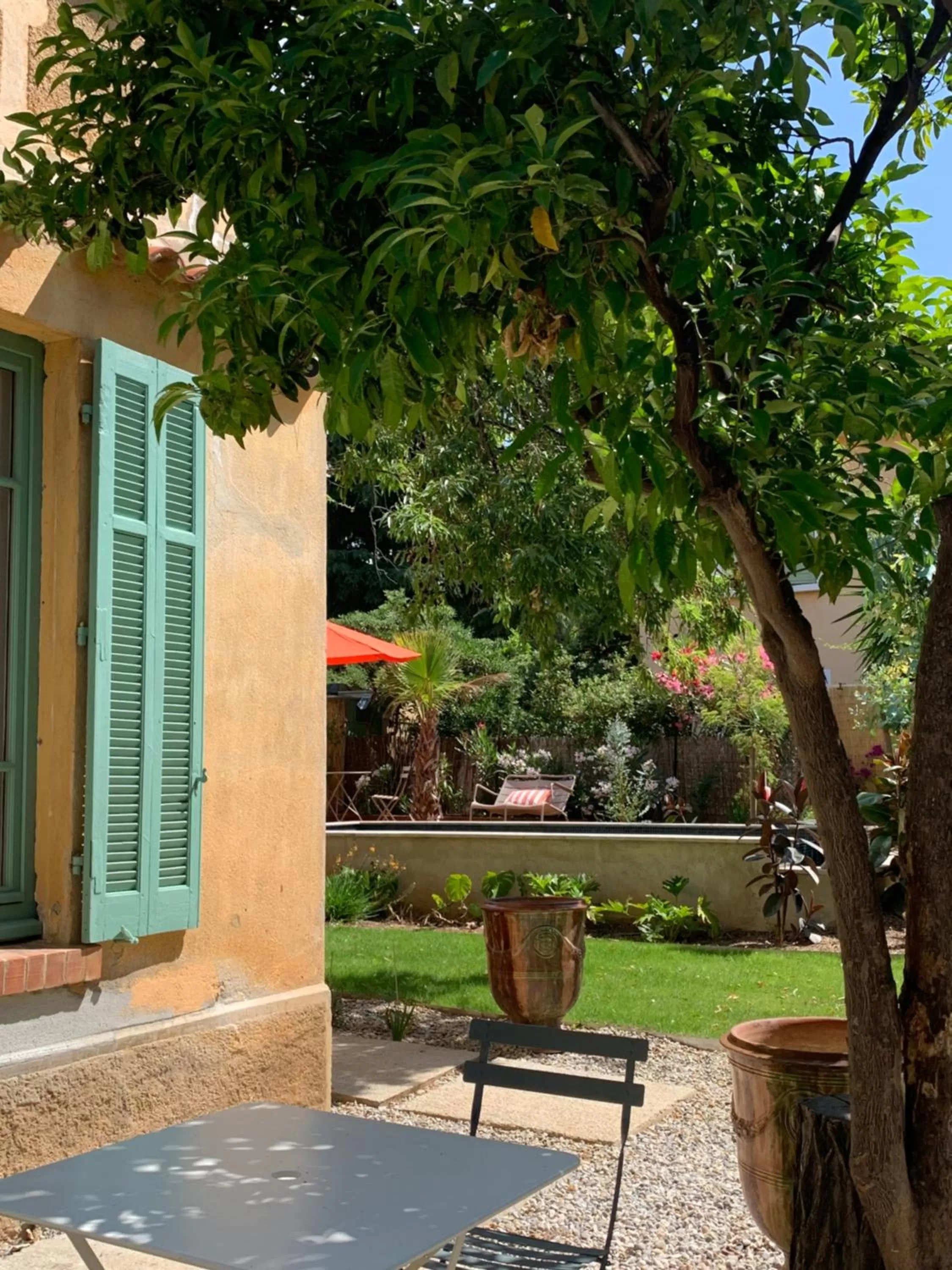 Garden view in La villa des Amandiers