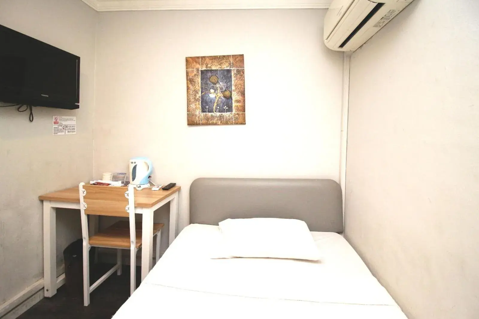 Bed in Aliwal Park Hotel