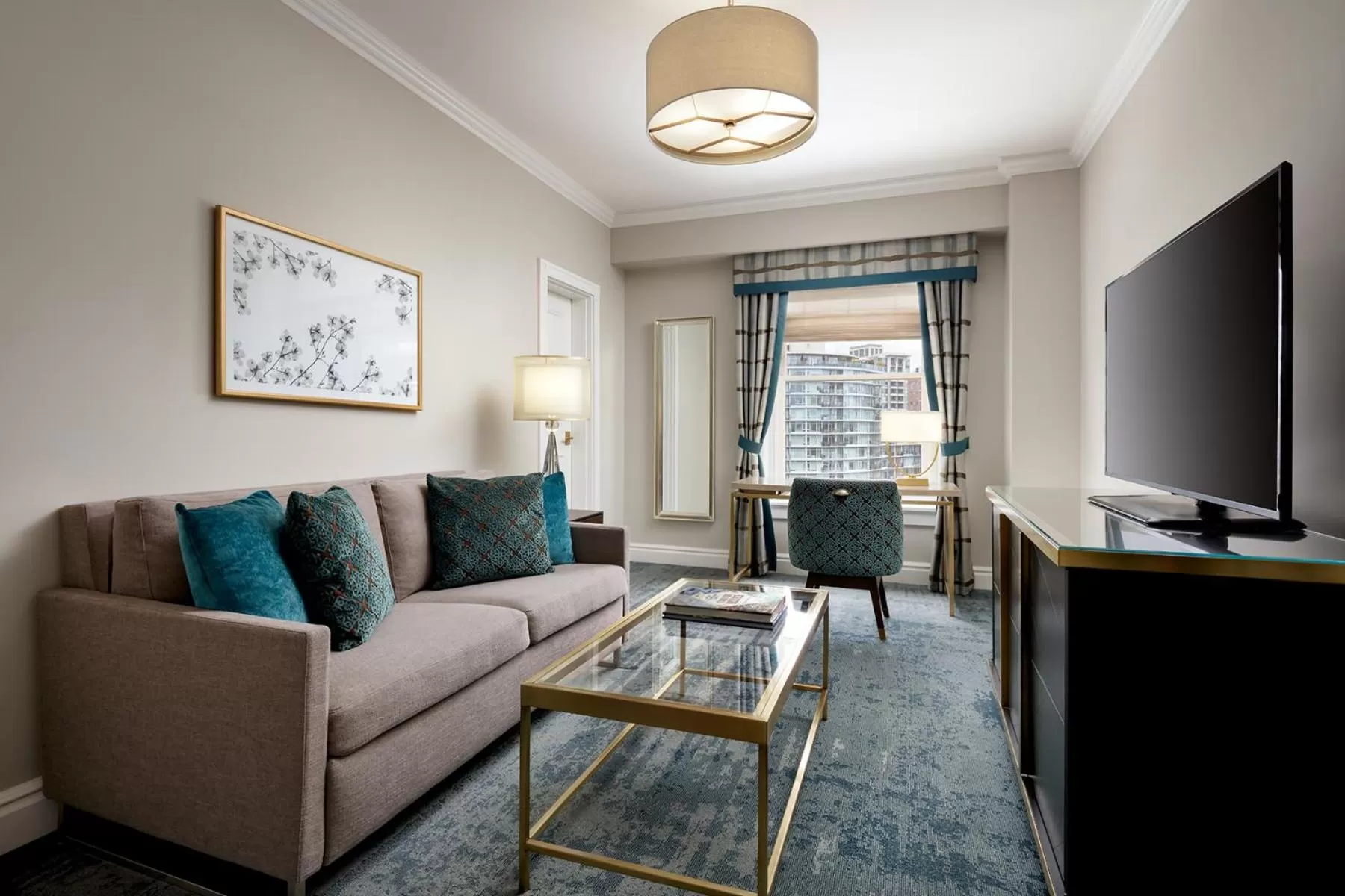 Living room in Fairmont Empress Hotel