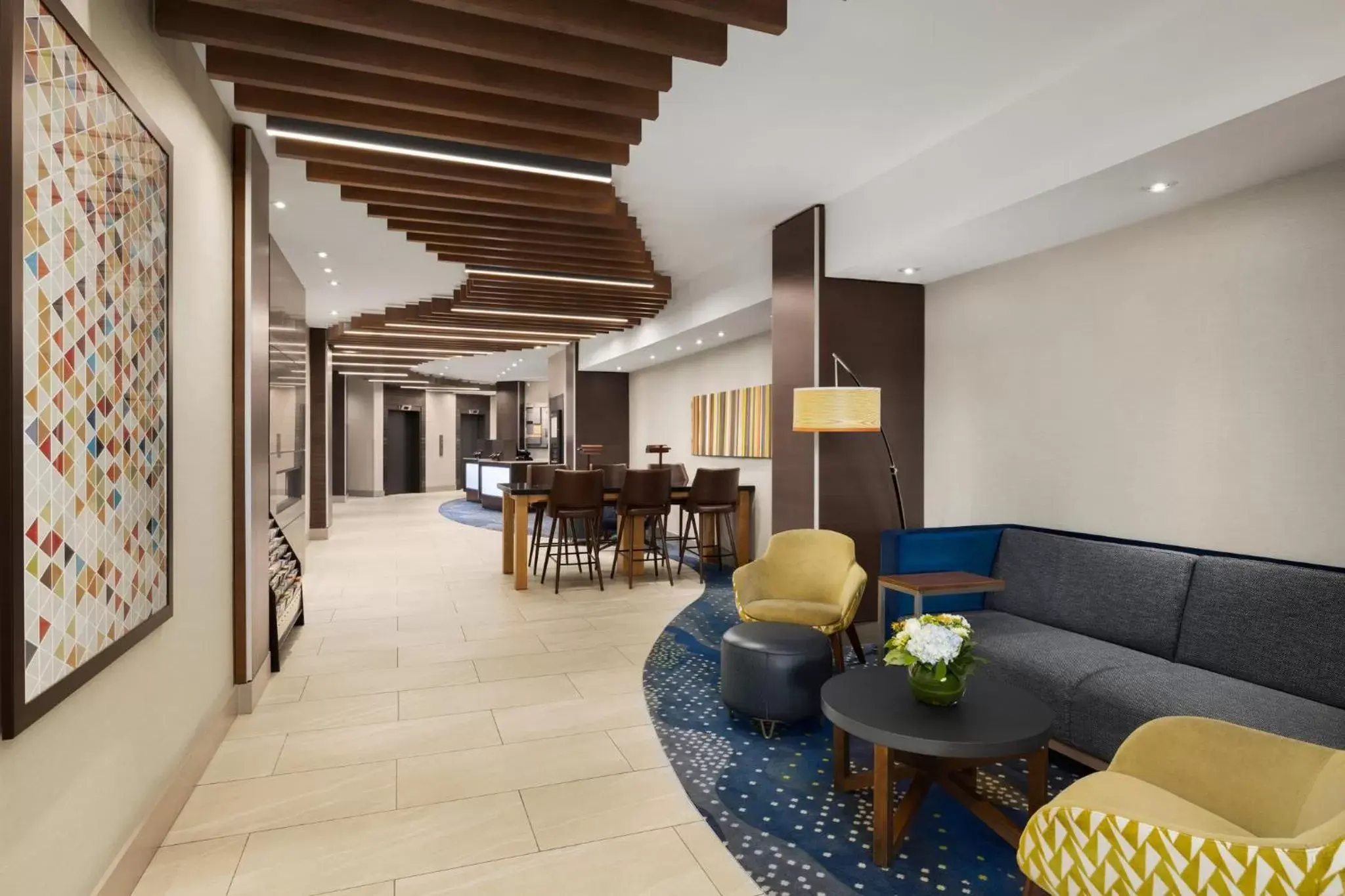 Property building in Holiday Inn Express Vancouver-Metrotown (Burnaby) Property building in Holiday Inn Express Vancouver-Metrotown (Burnaby)