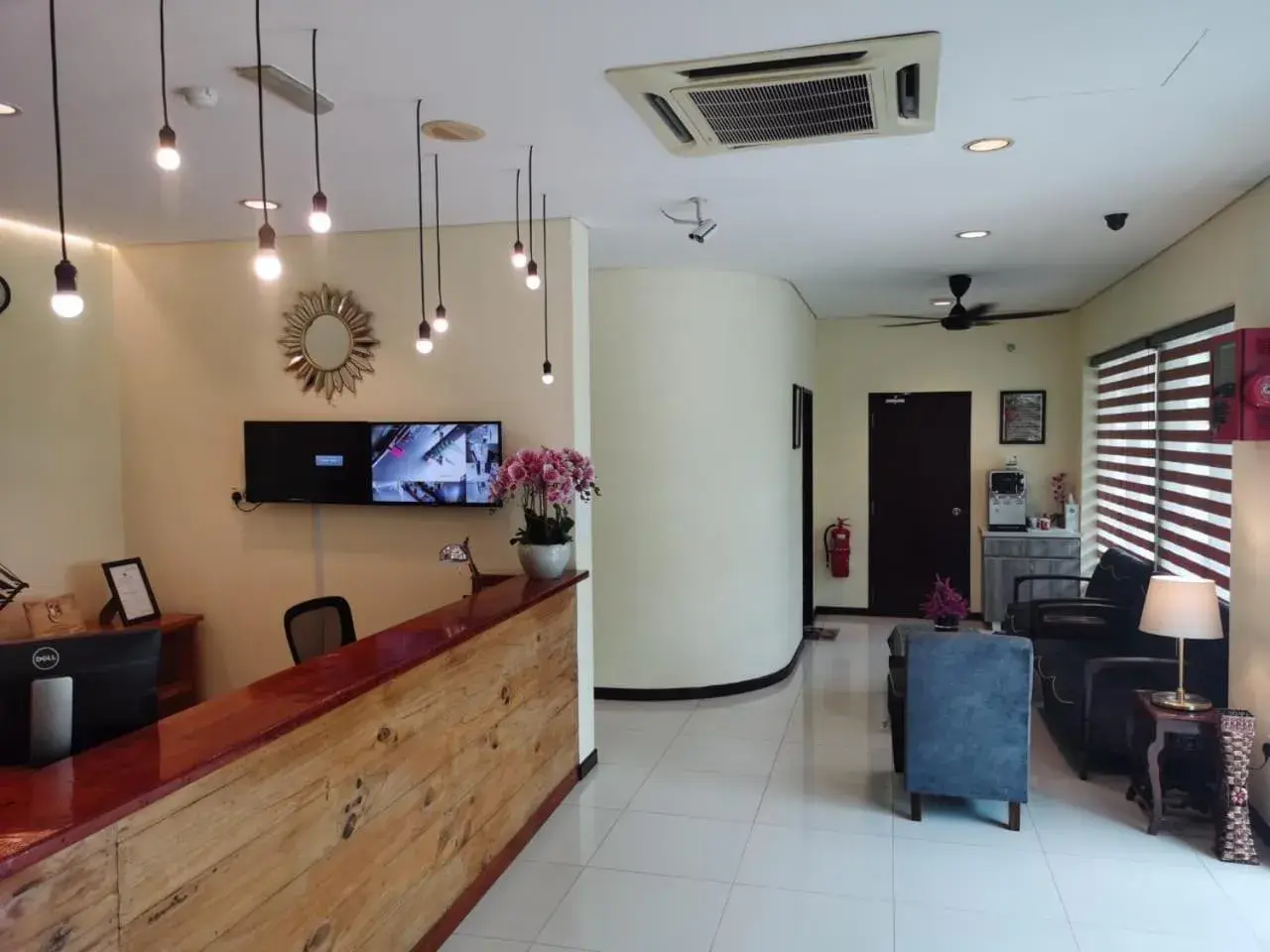 Lobby or reception, TV/Entertainment Center in Pavilion Inn Hotel Lumut