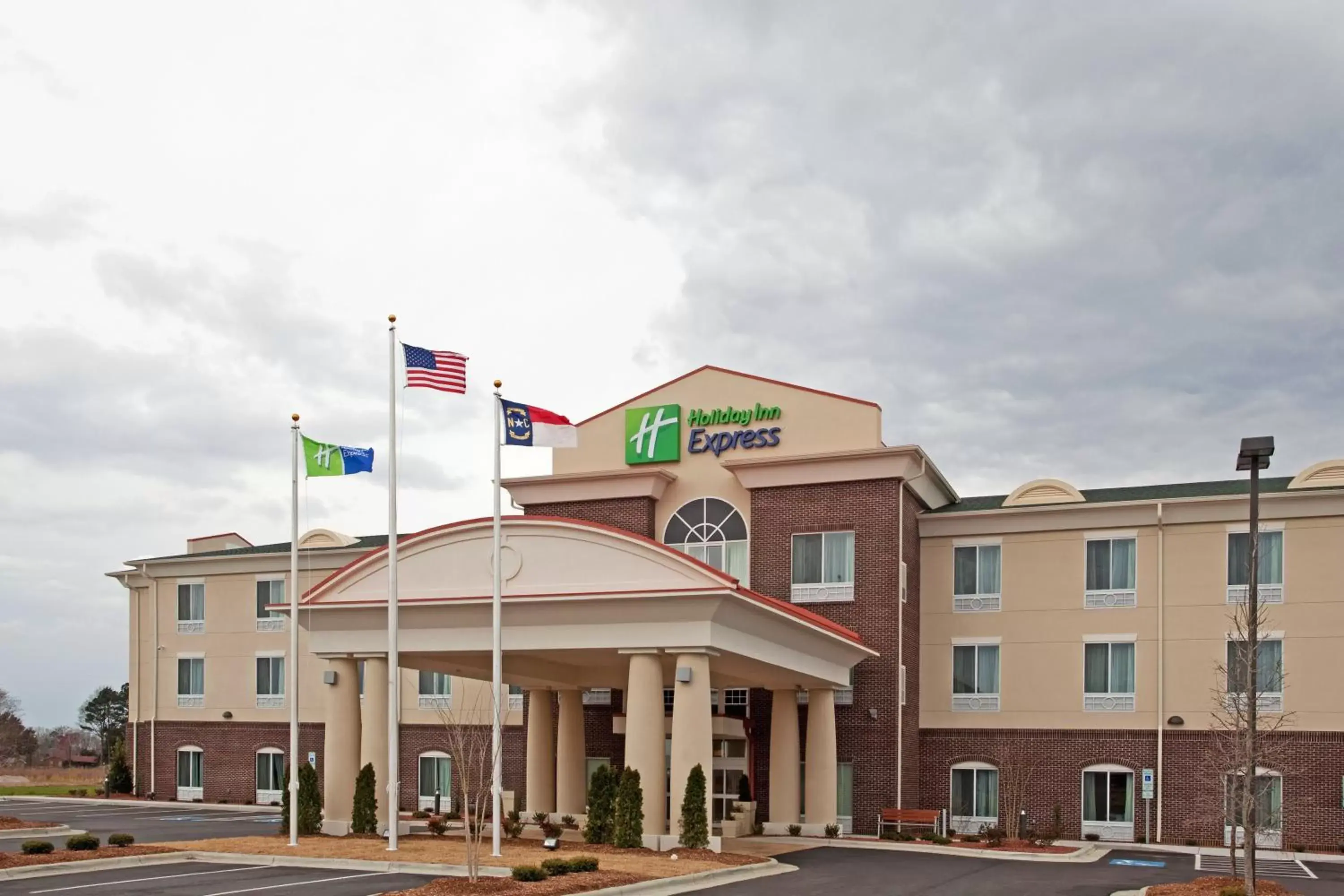 Property Building in Holiday Inn Express Pembroke, an IHG Hotel